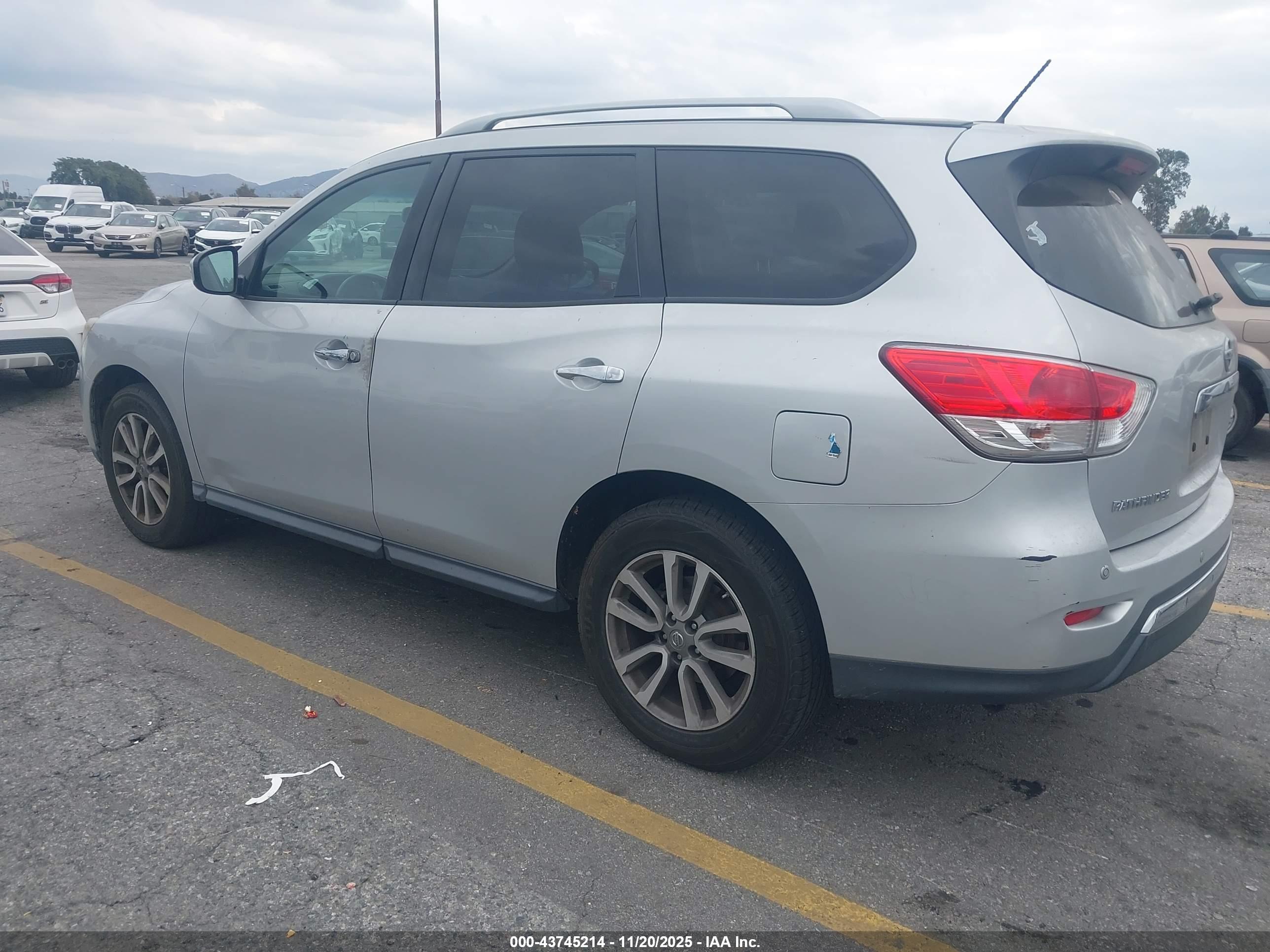 NISSAN PATHFINDER image 3
