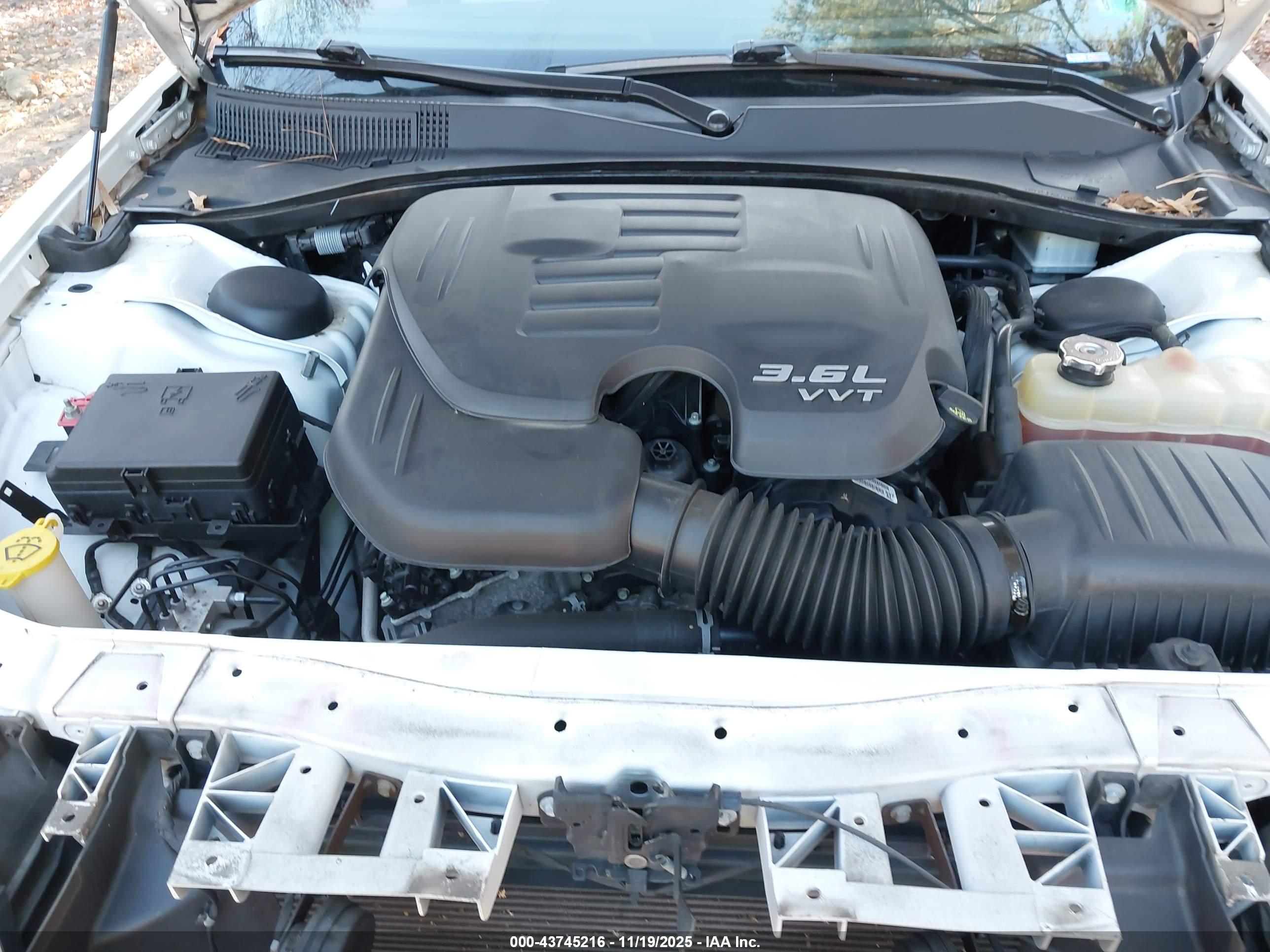 CHRYSLER 300 image 10
