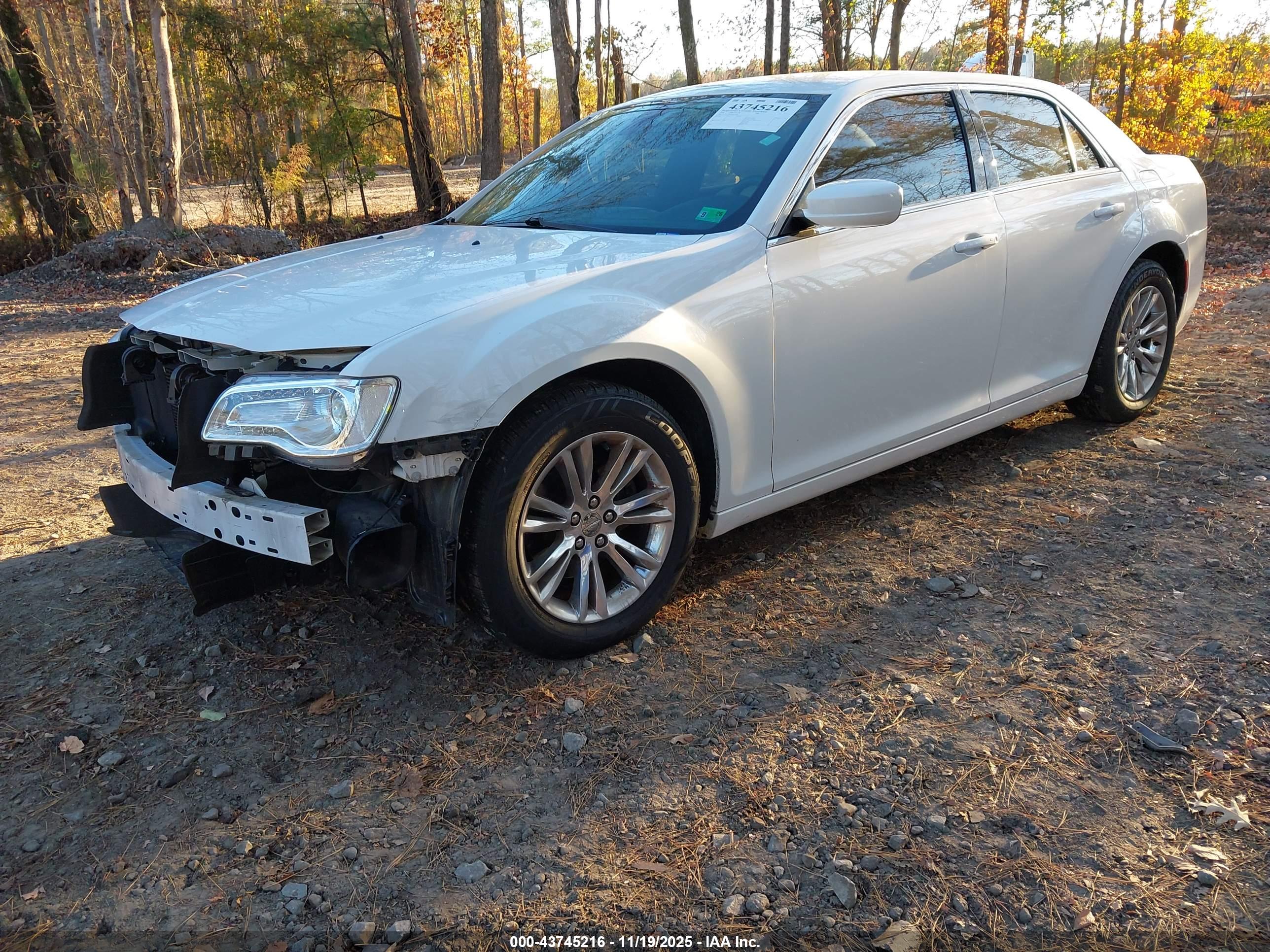 CHRYSLER 300 image 2