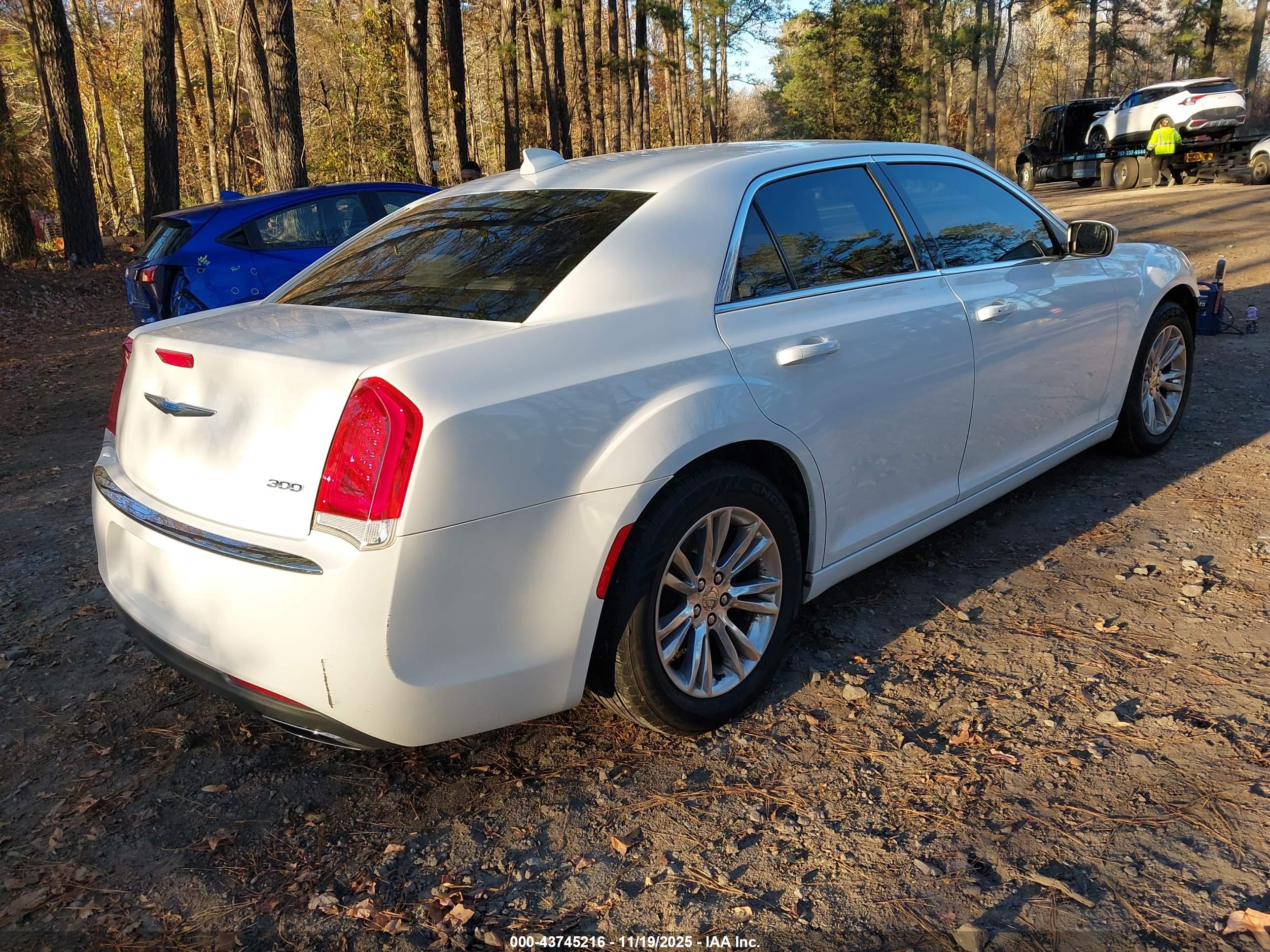 CHRYSLER 300 image 4