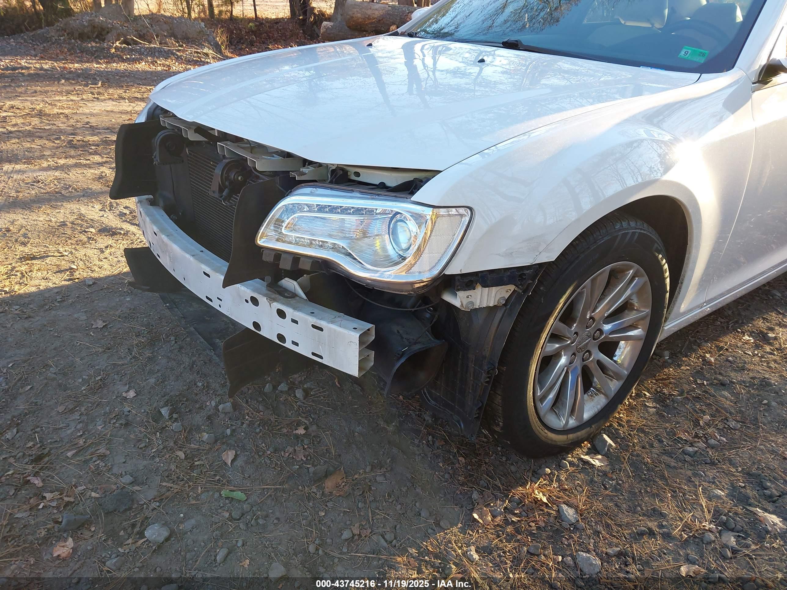 CHRYSLER 300 image 6