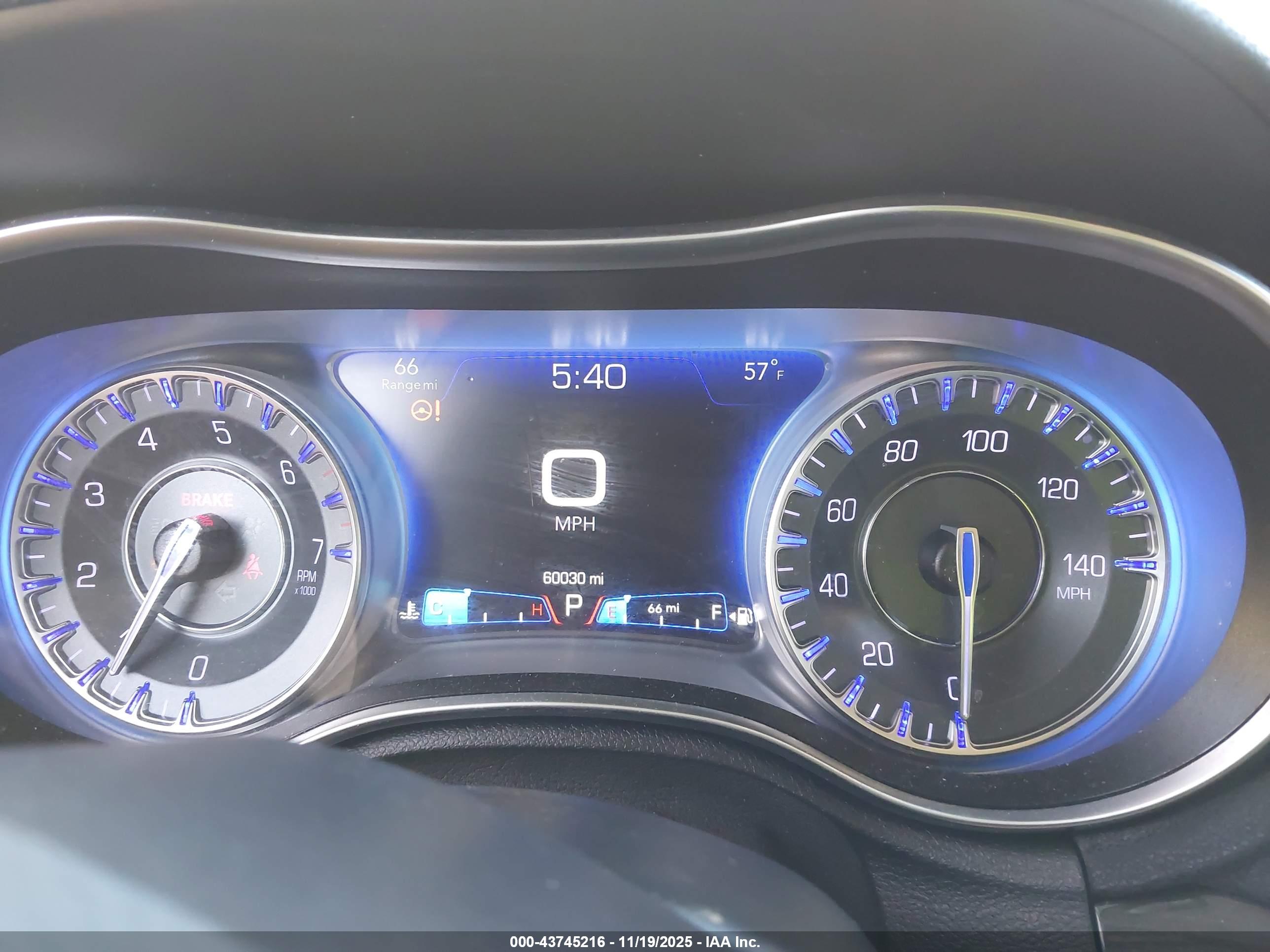 CHRYSLER 300 image 7