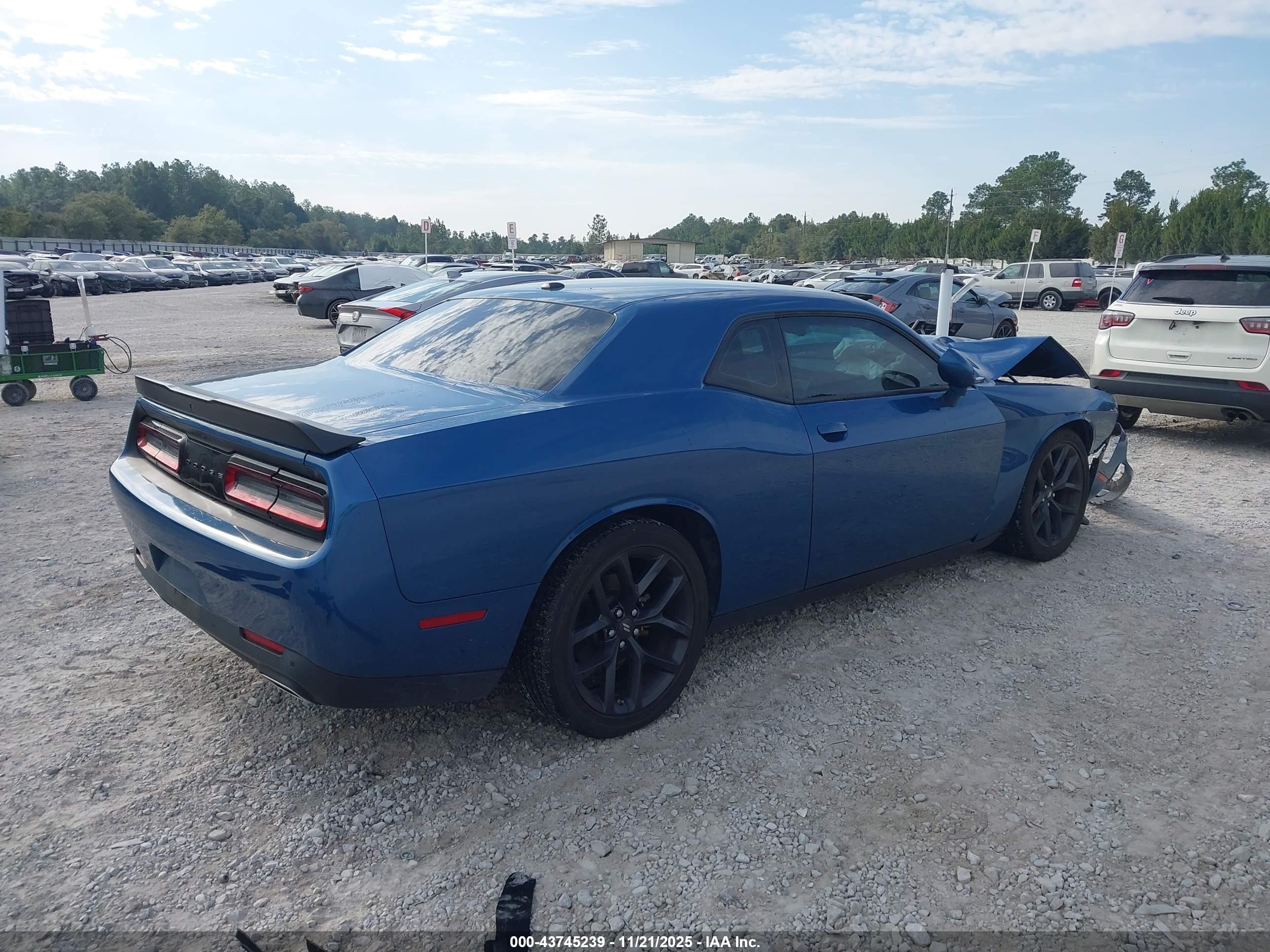 DODGE CHALLENGER image 4