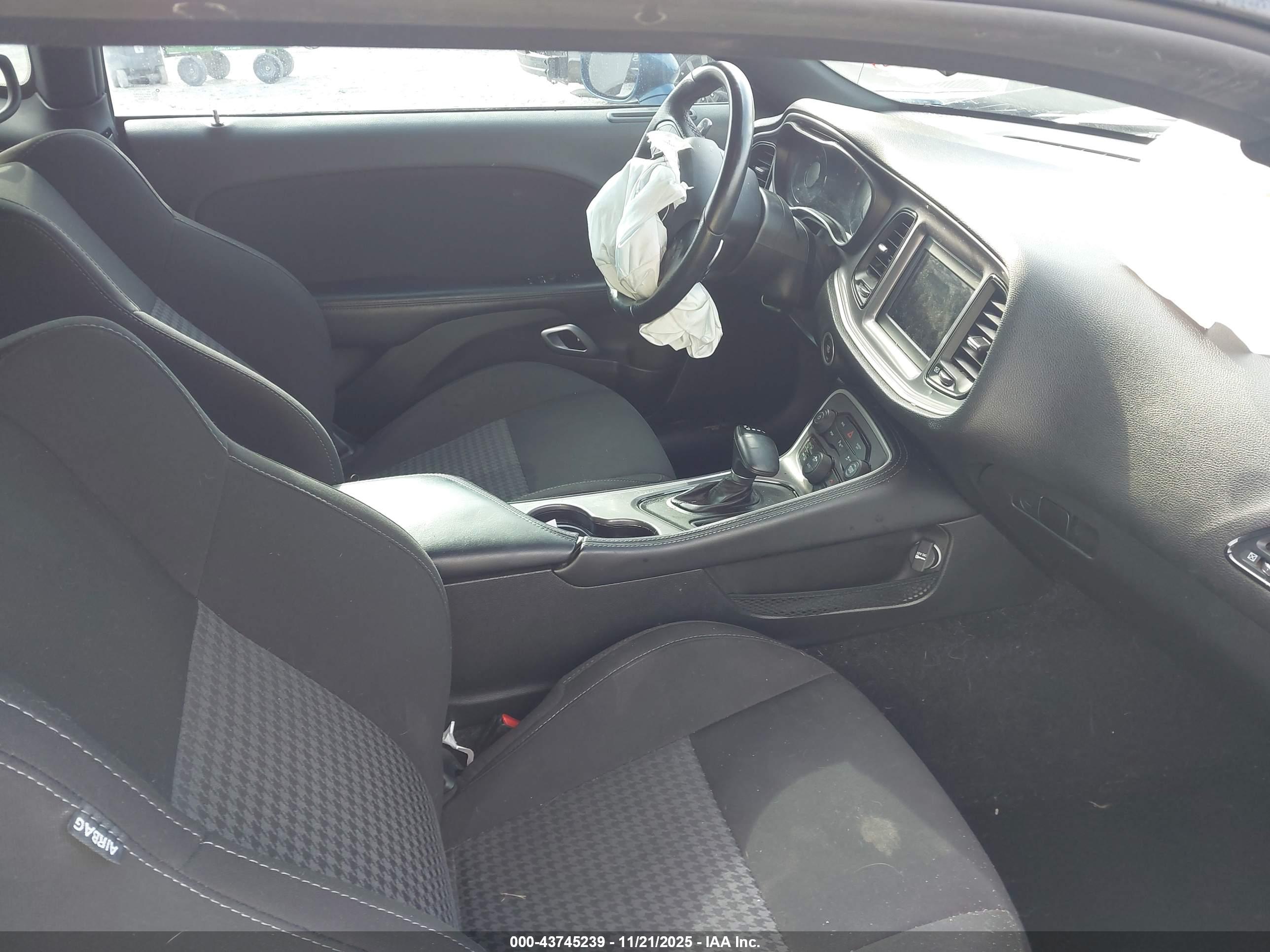 DODGE CHALLENGER image 5