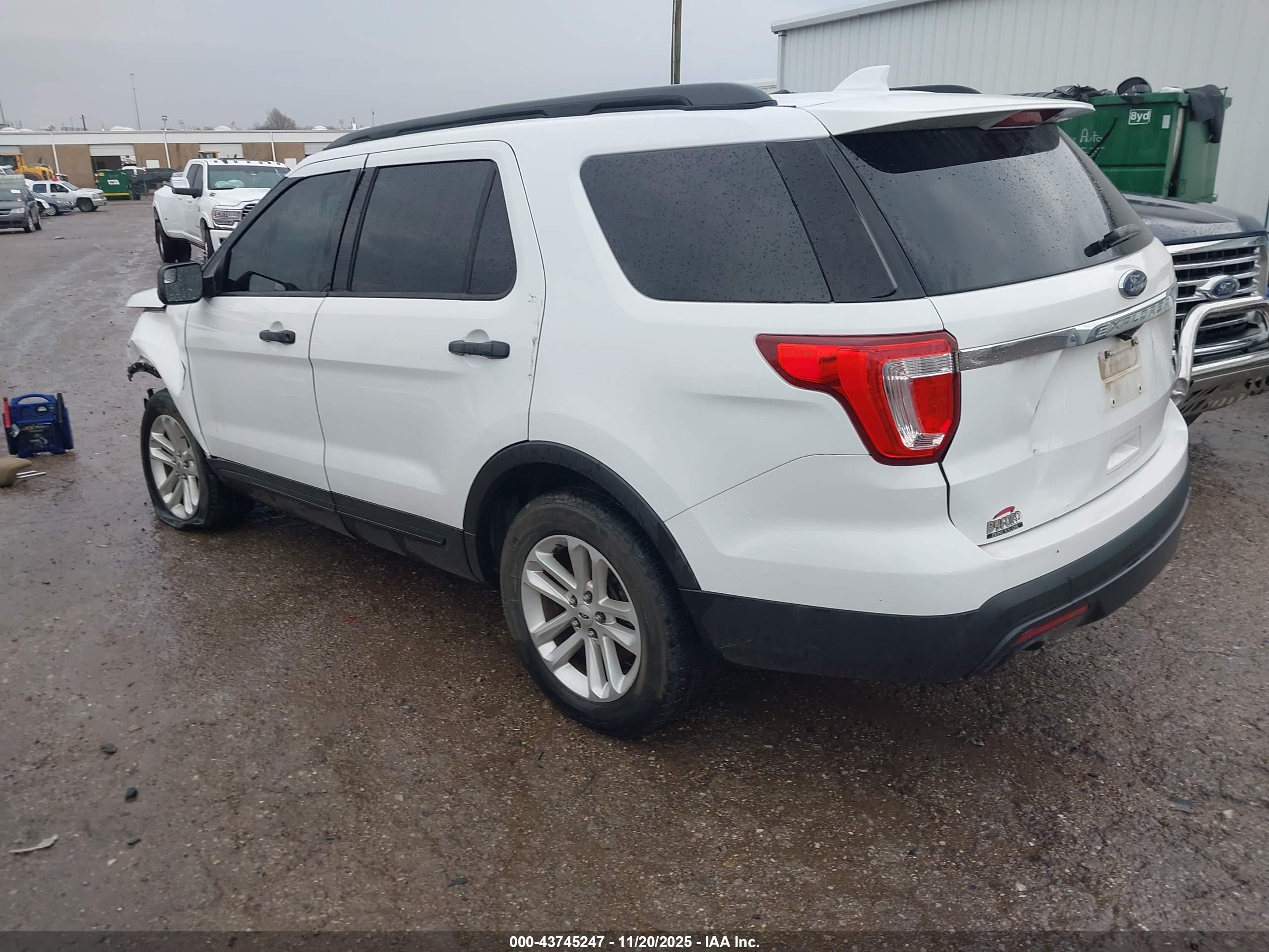 FORD EXPLORER image 3
