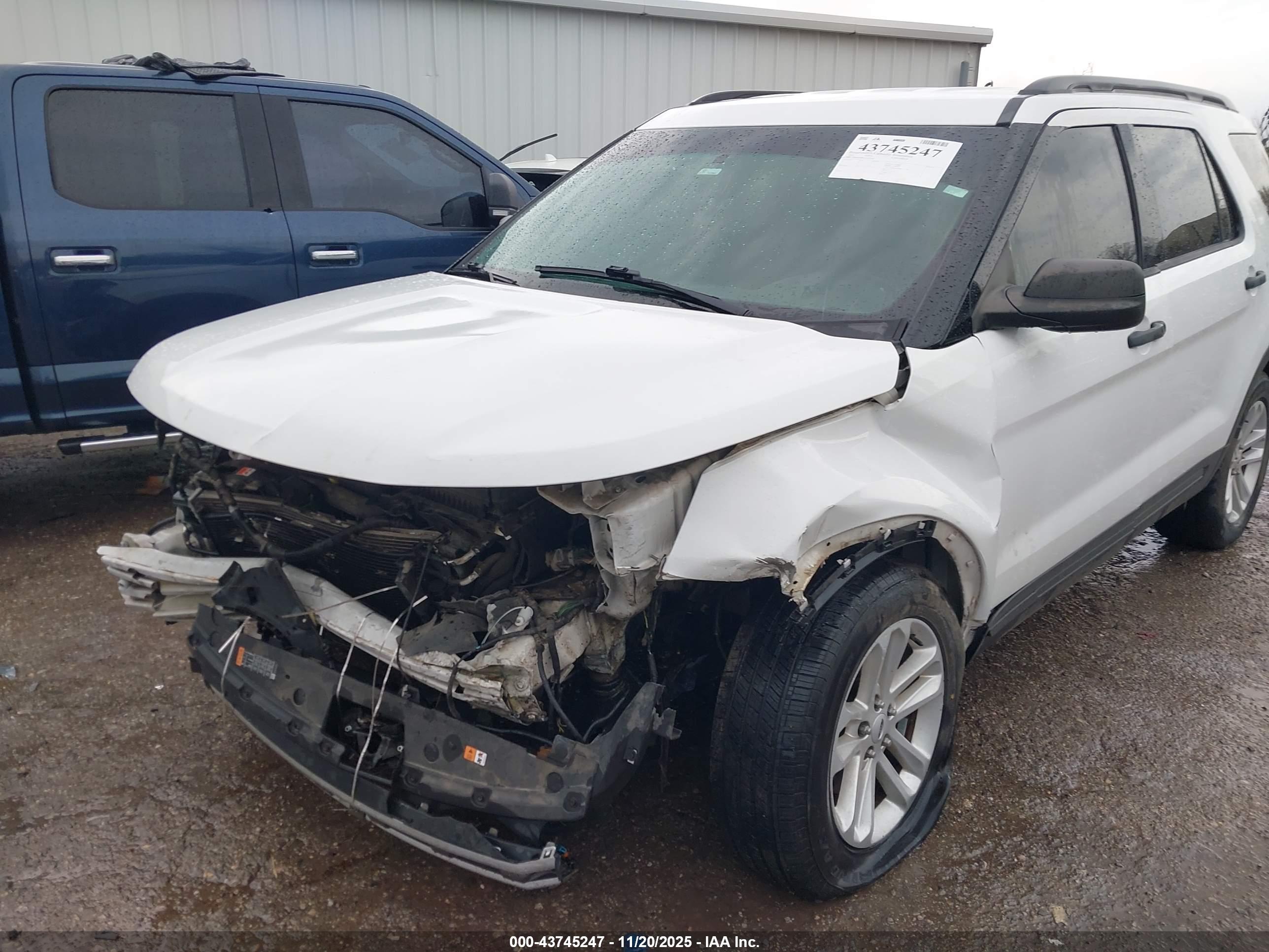FORD EXPLORER image 6