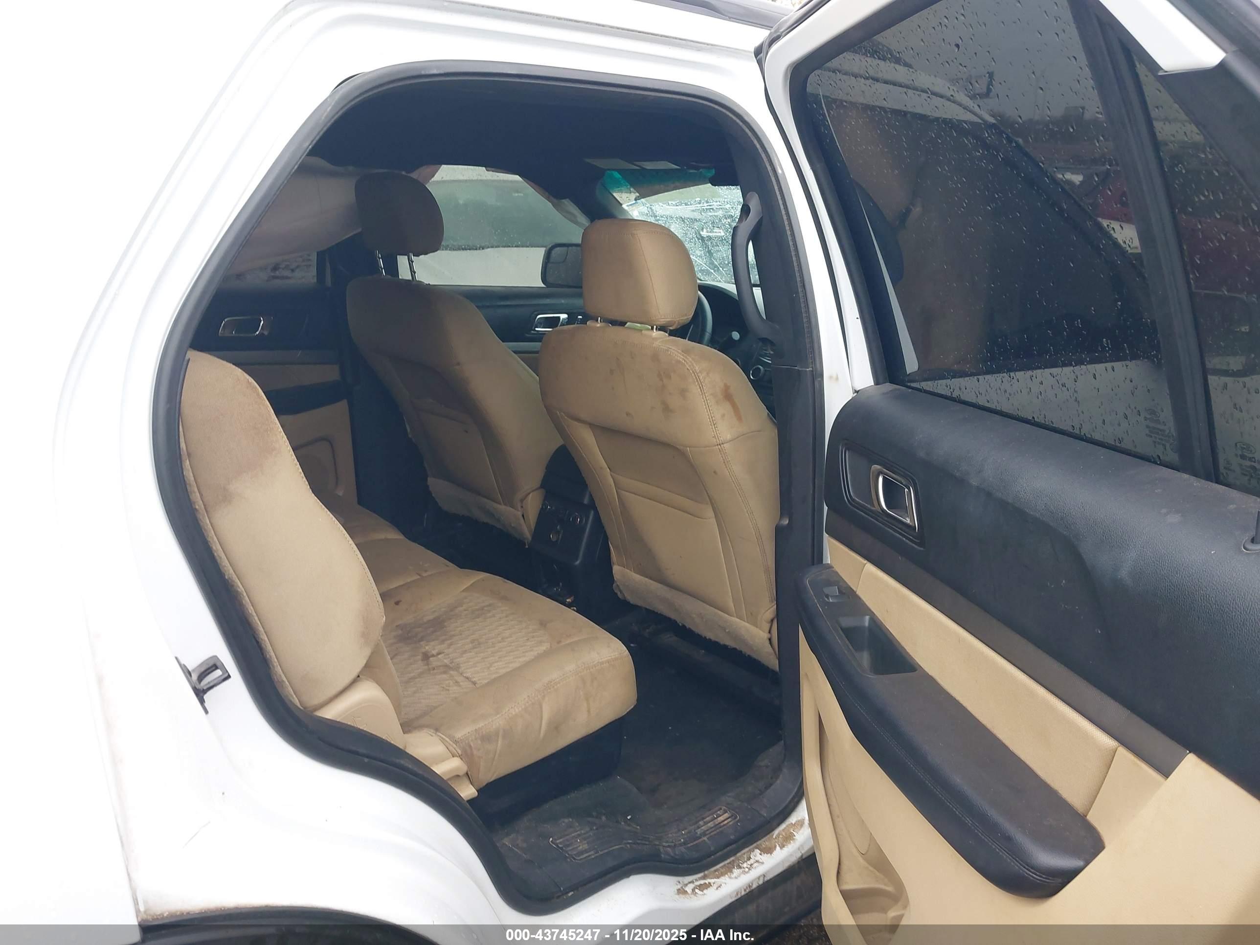FORD EXPLORER image 8
