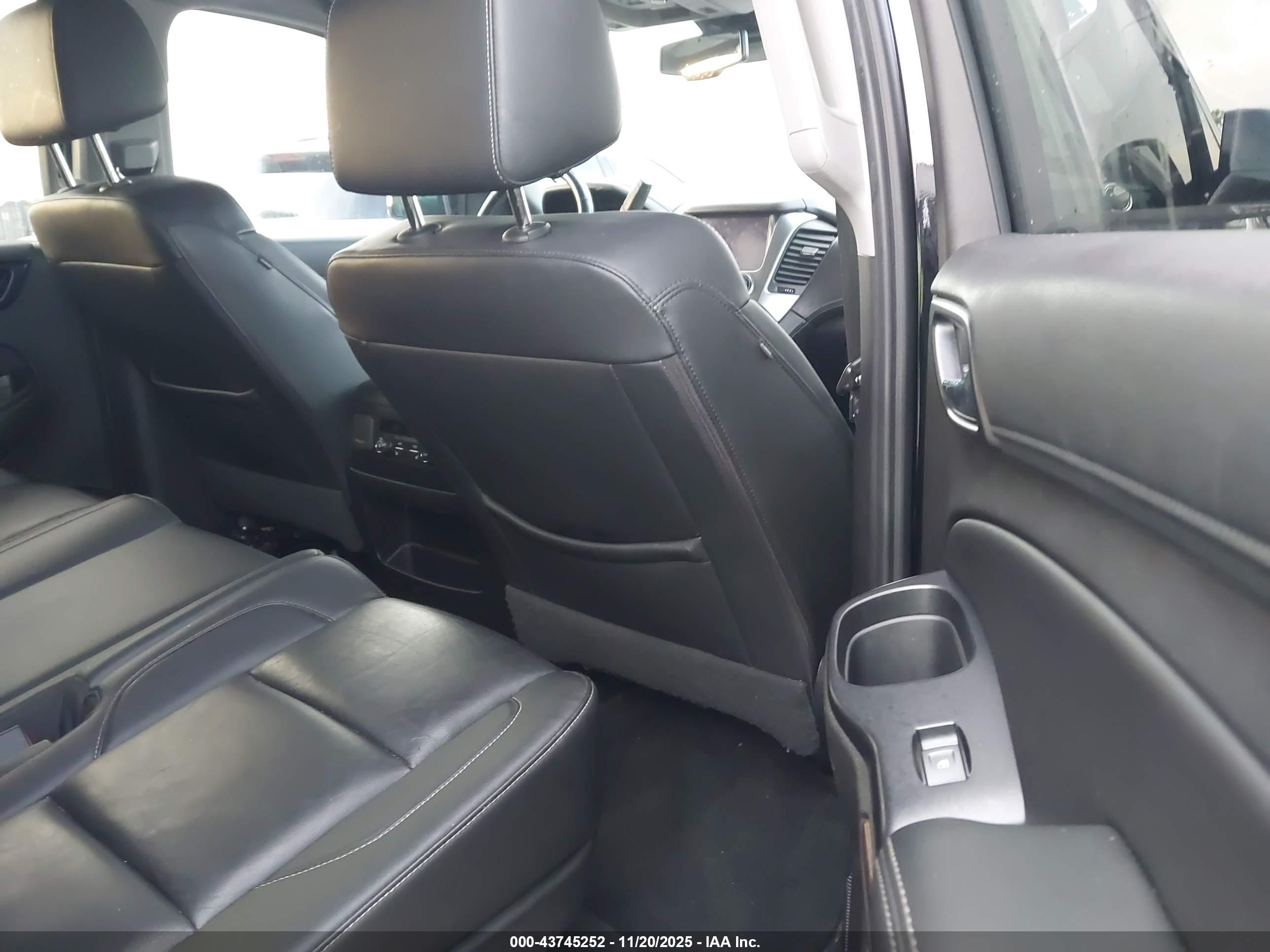 CHEVROLET TAHOE image 8