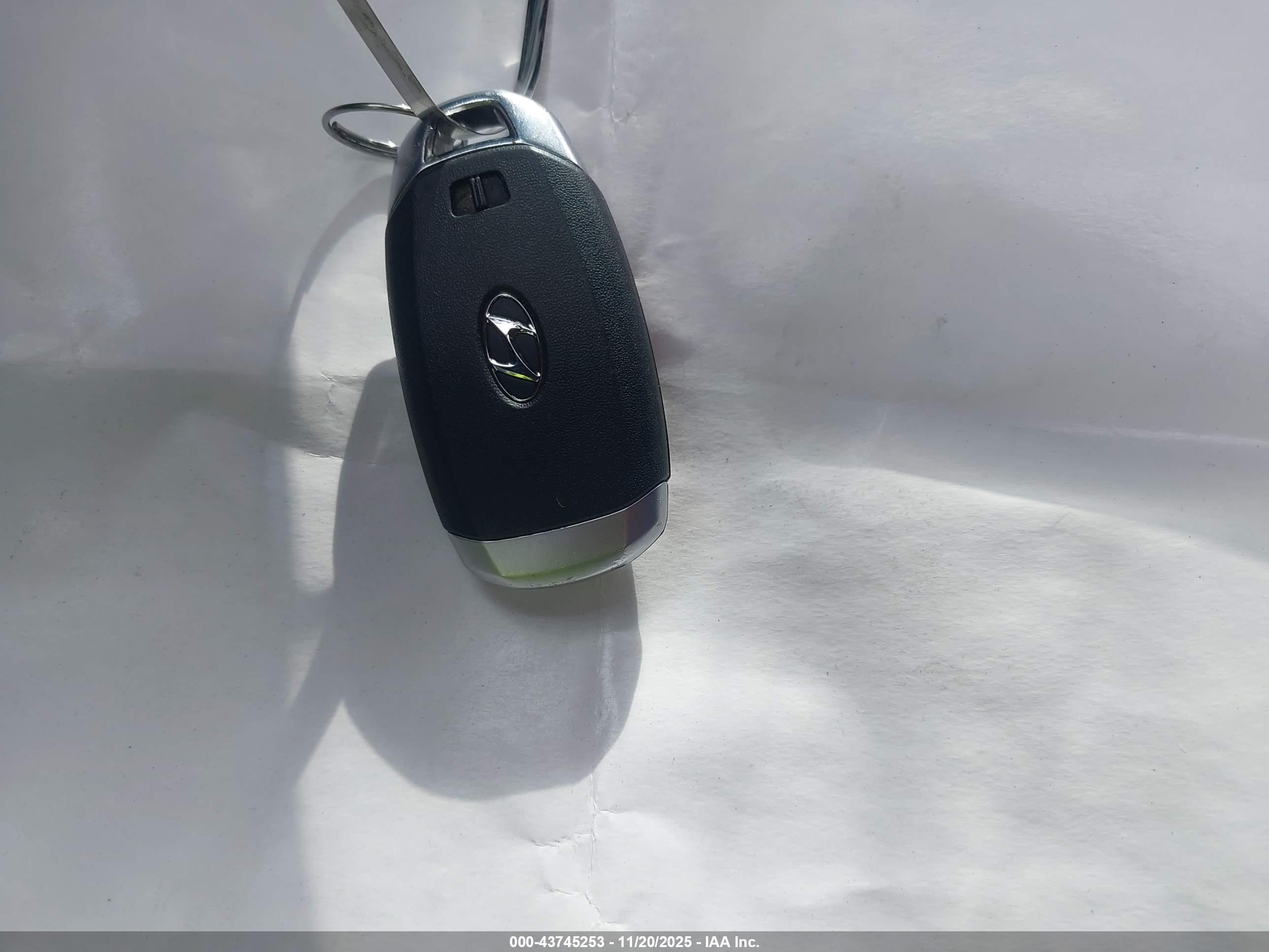 HYUNDAI ELANTRA image 11