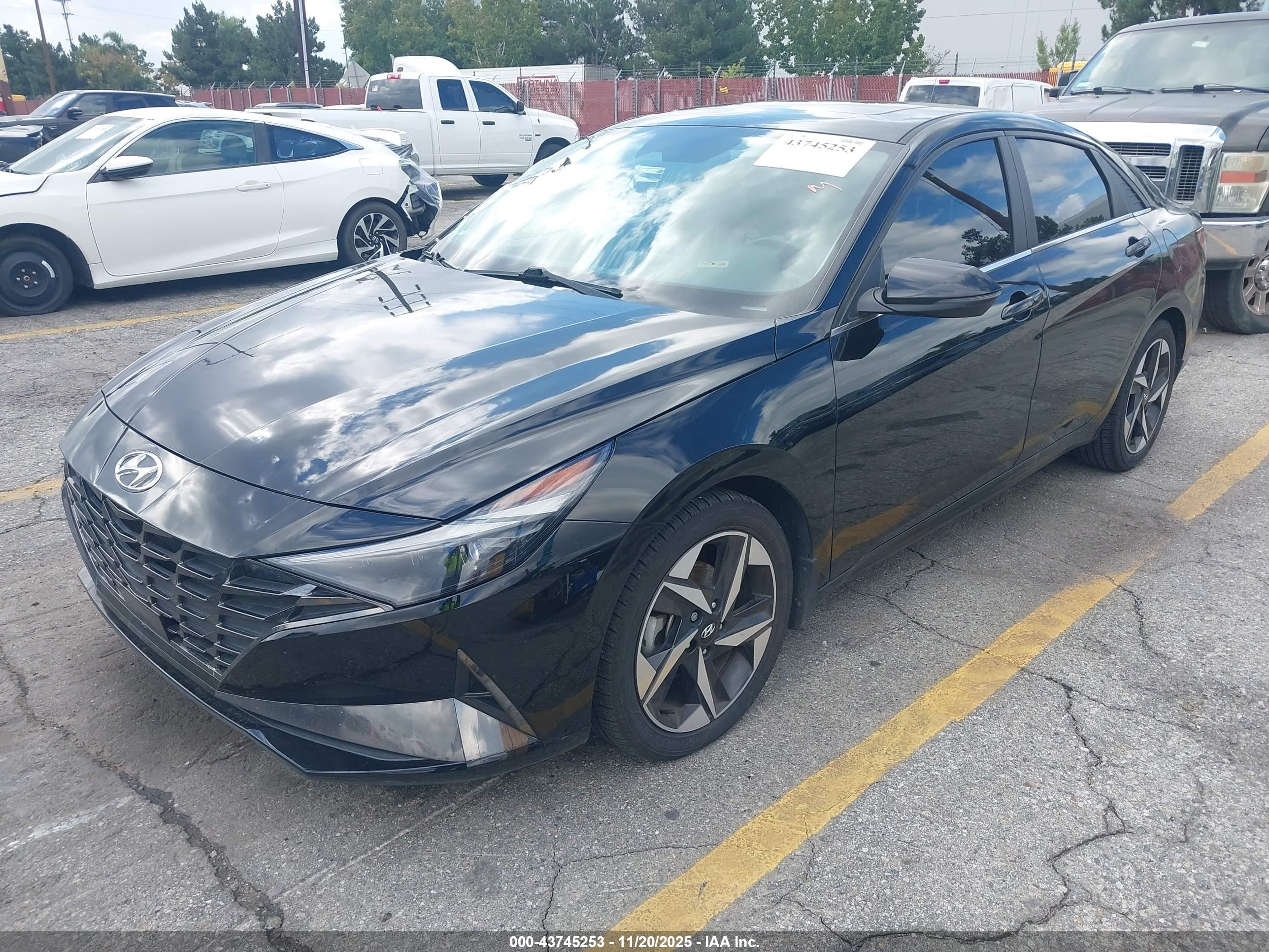 HYUNDAI ELANTRA image 2