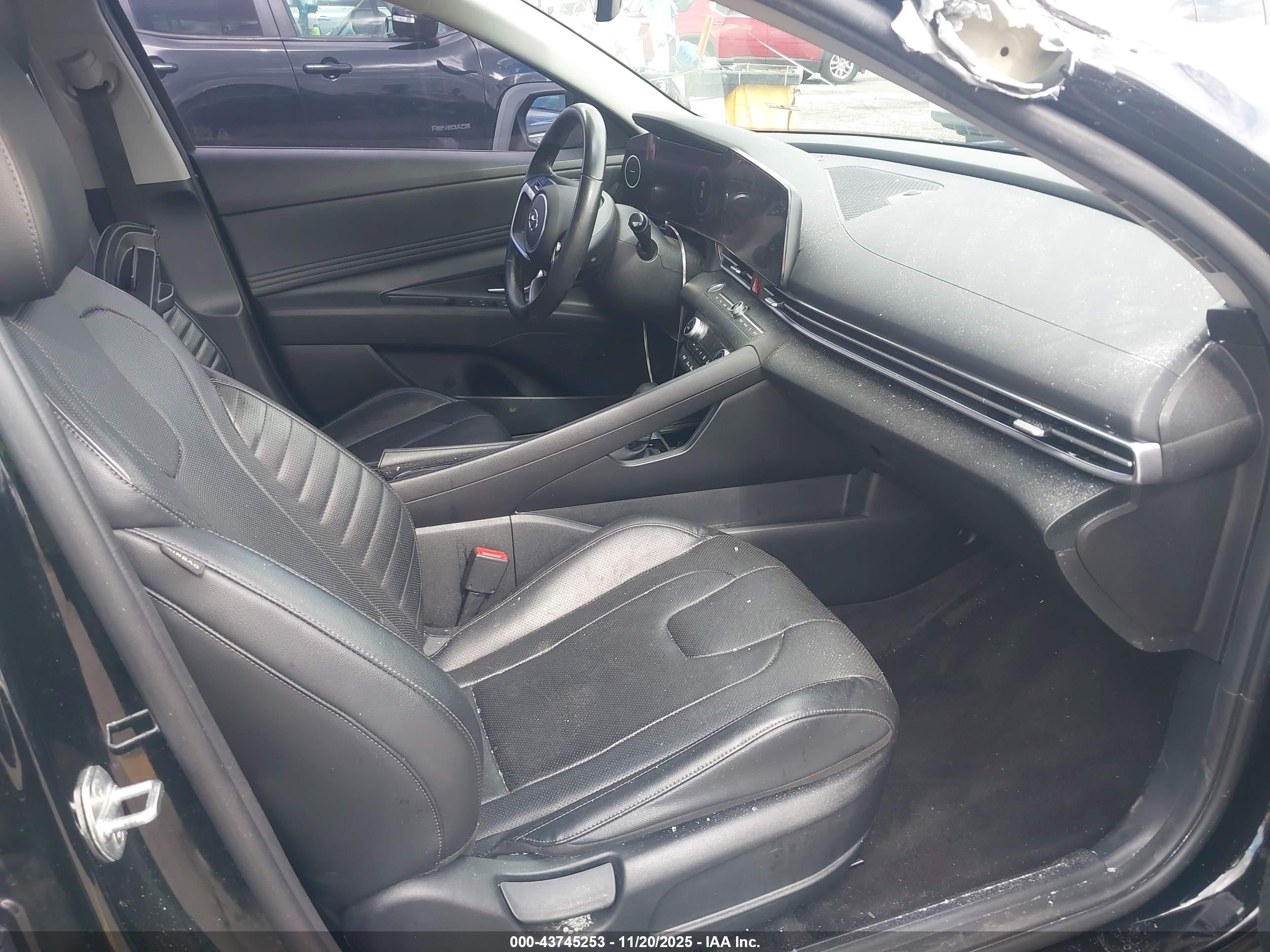 HYUNDAI ELANTRA image 5