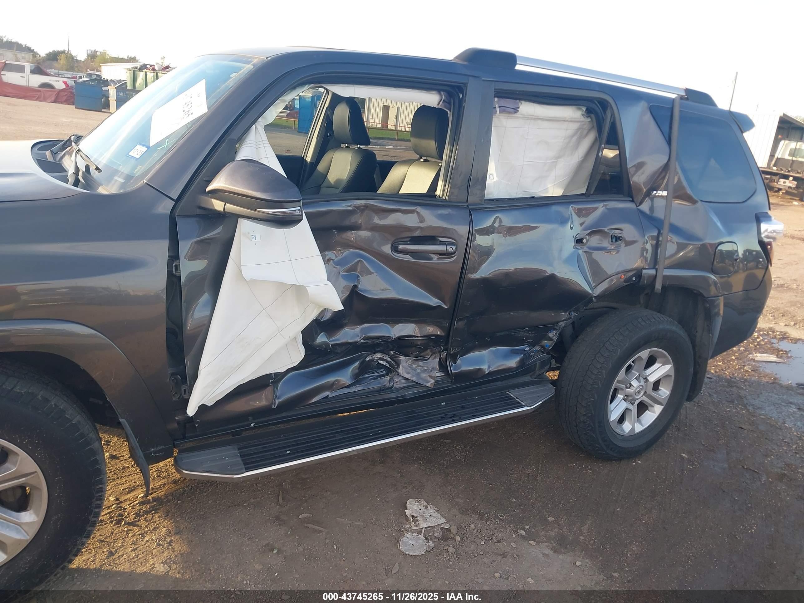 TOYOTA 4RUNNER image 6