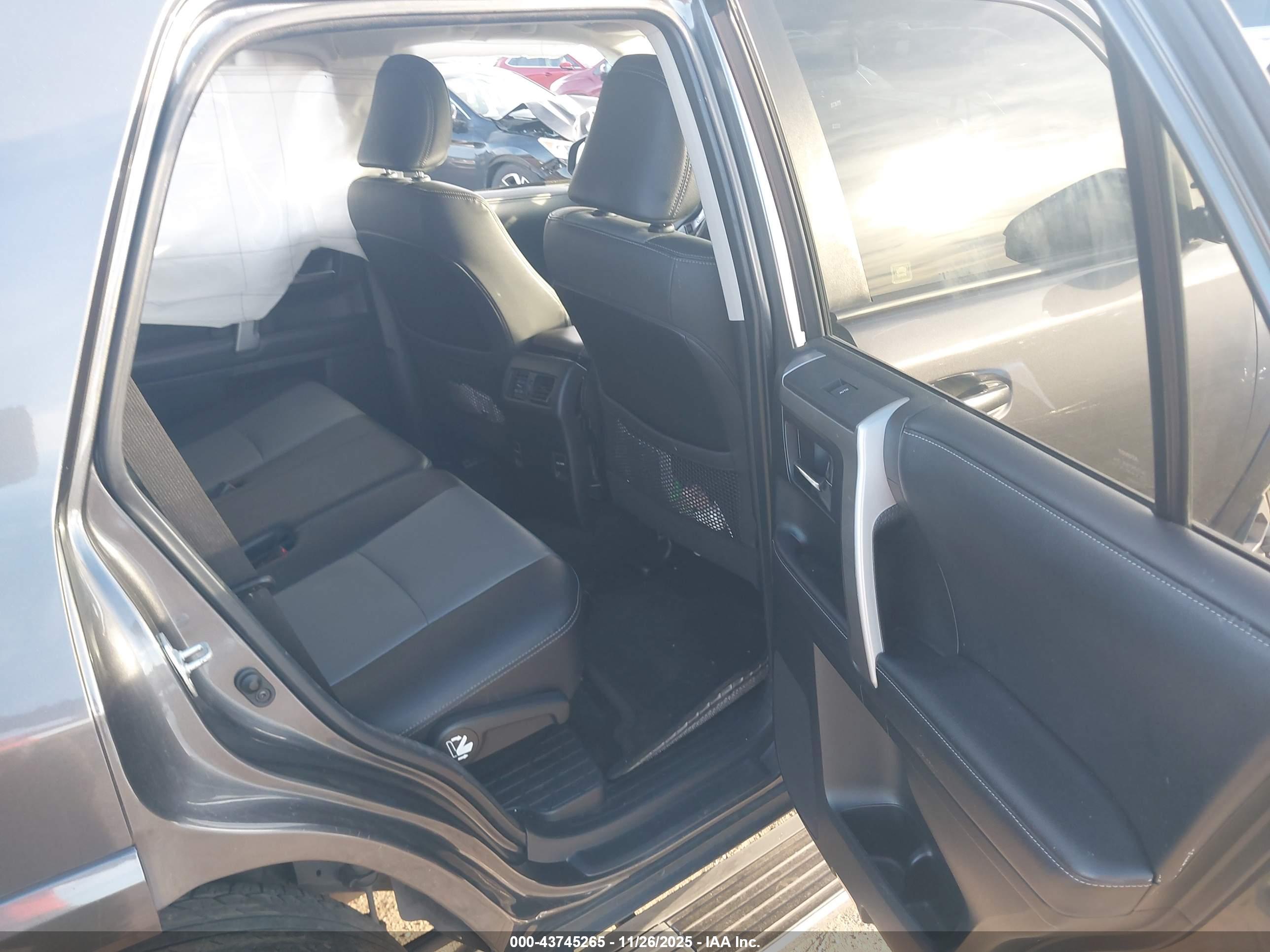 TOYOTA 4RUNNER image 8