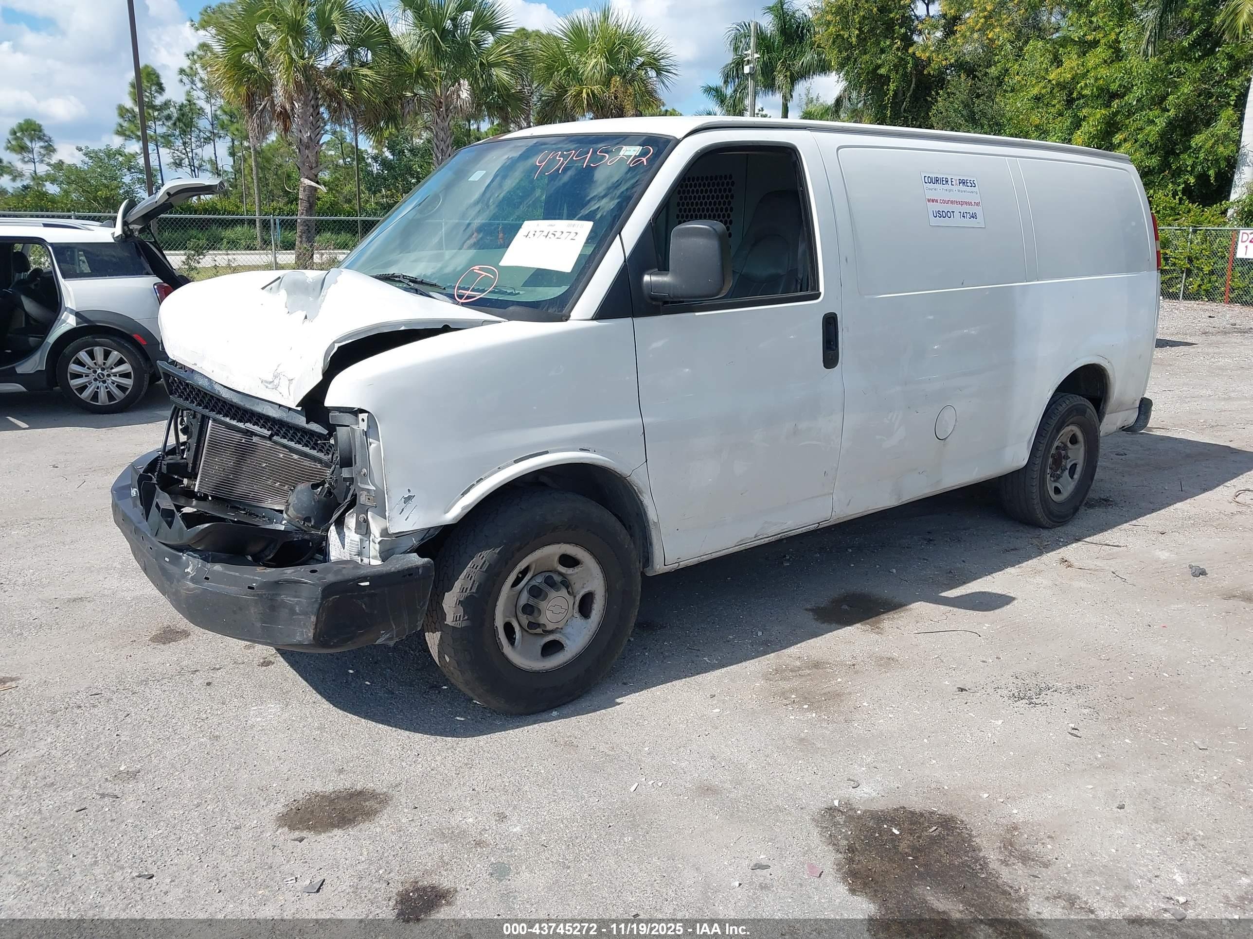 CHEVROLET EXPRESS image 2
