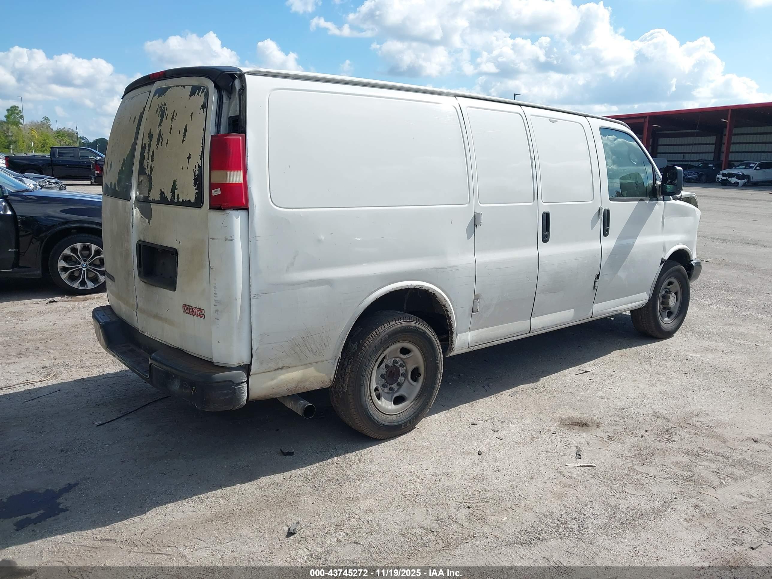CHEVROLET EXPRESS image 4