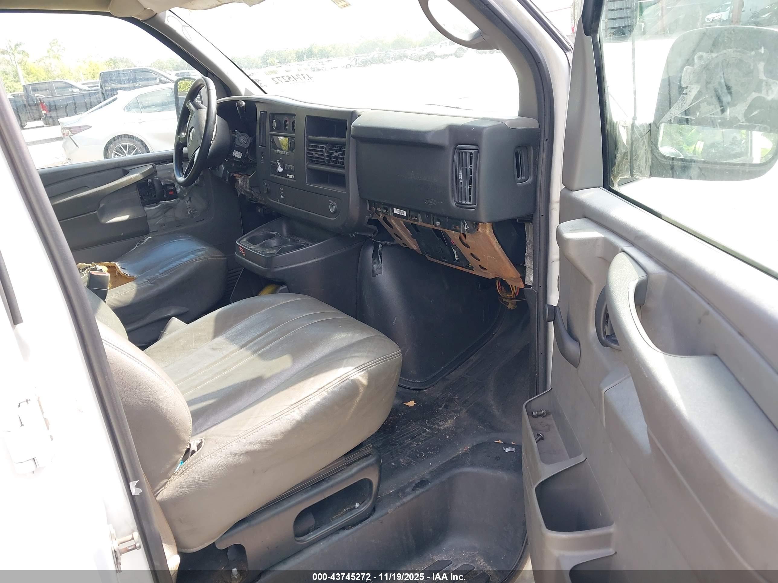 CHEVROLET EXPRESS image 5