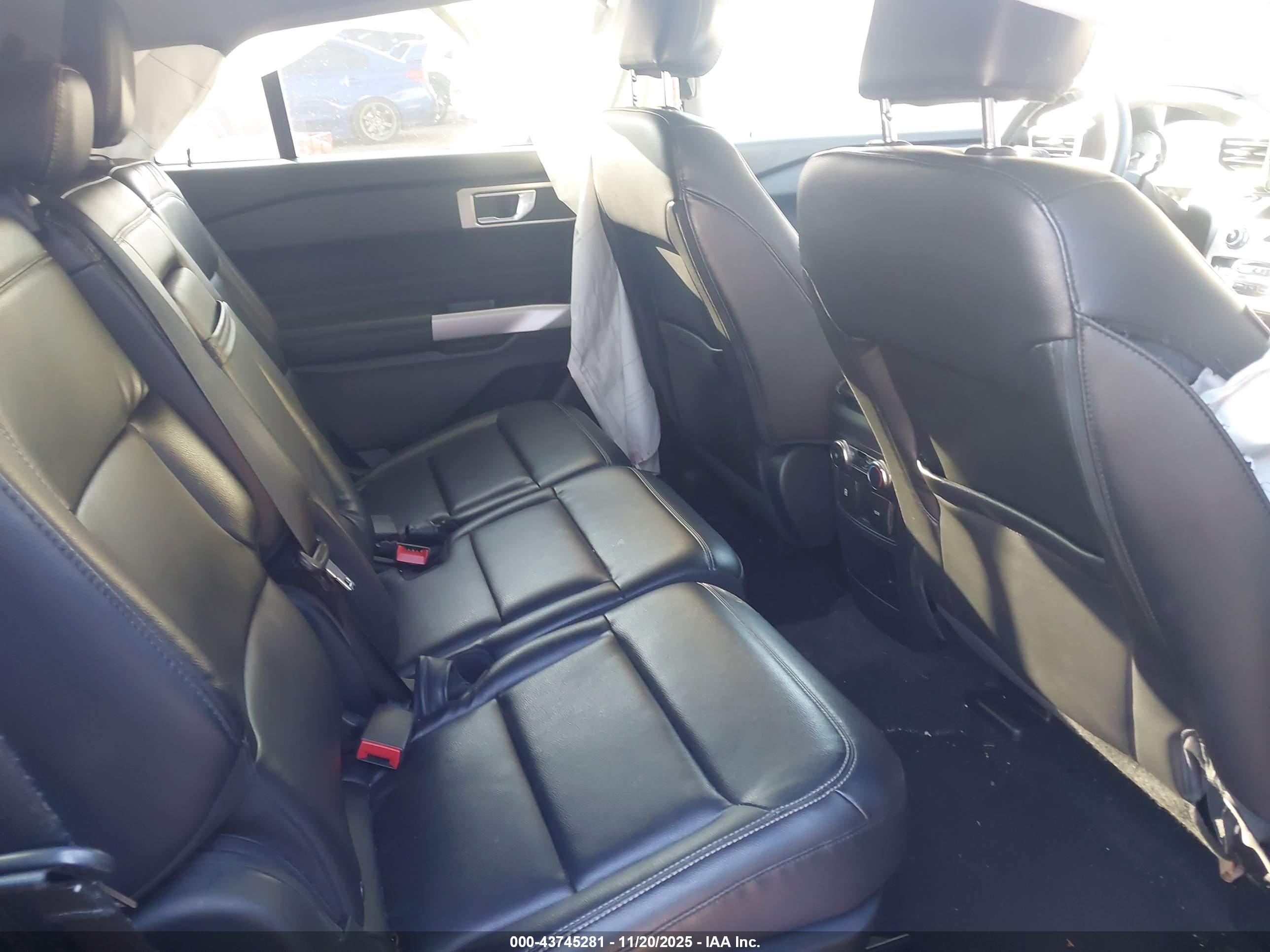 FORD EXPLORER image 8