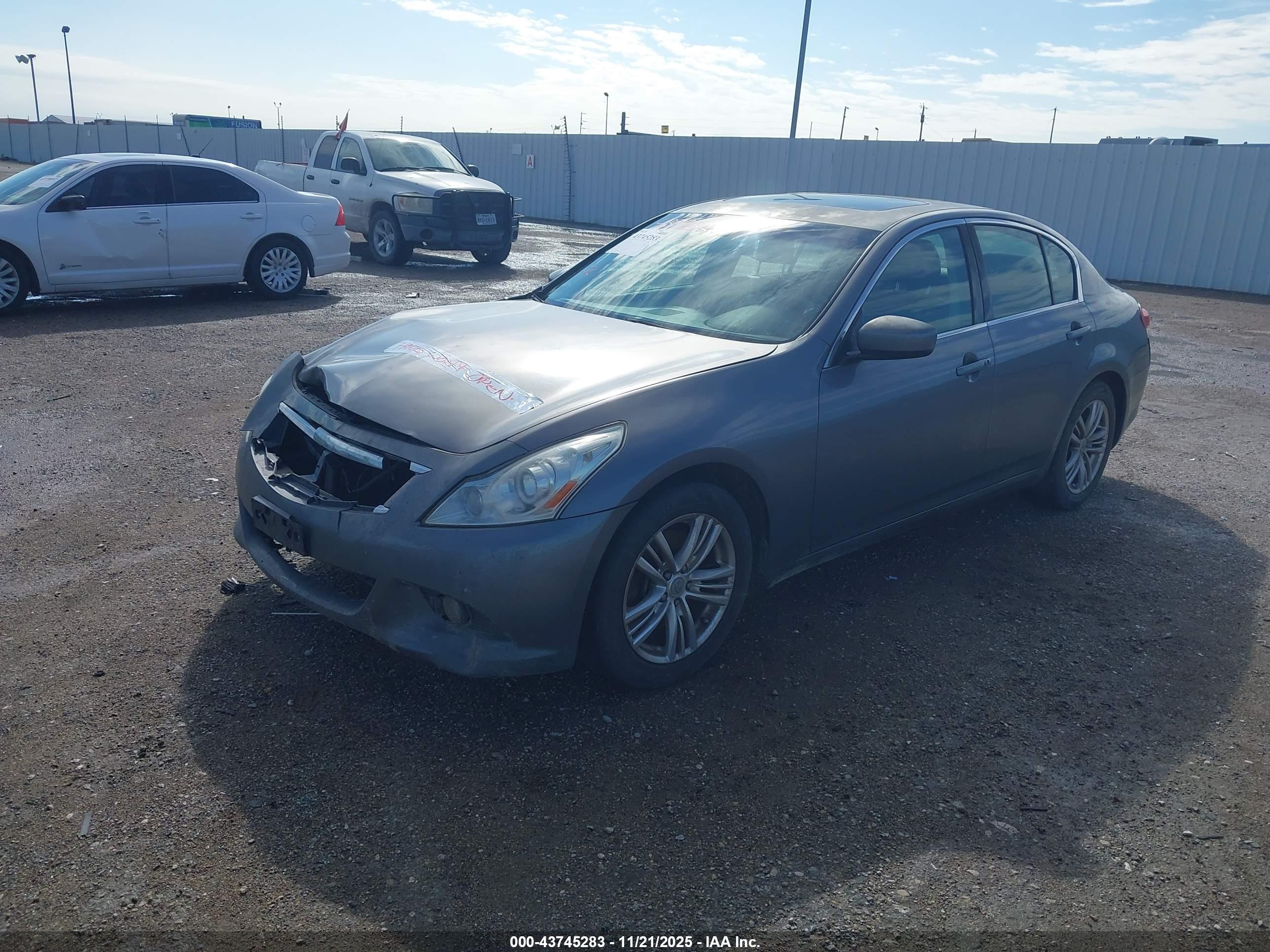 INFINITI G37 image 2