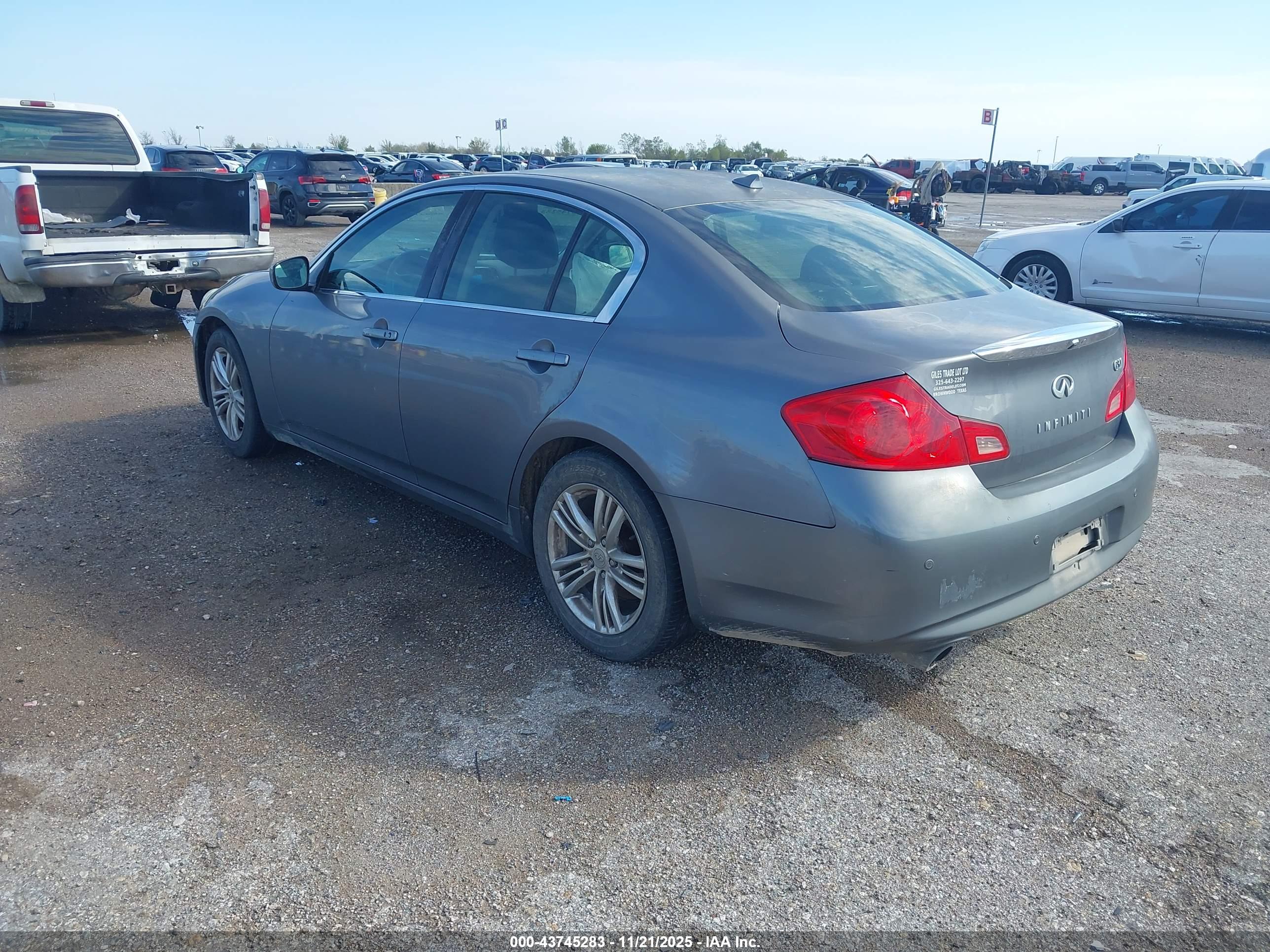 INFINITI G37 image 3