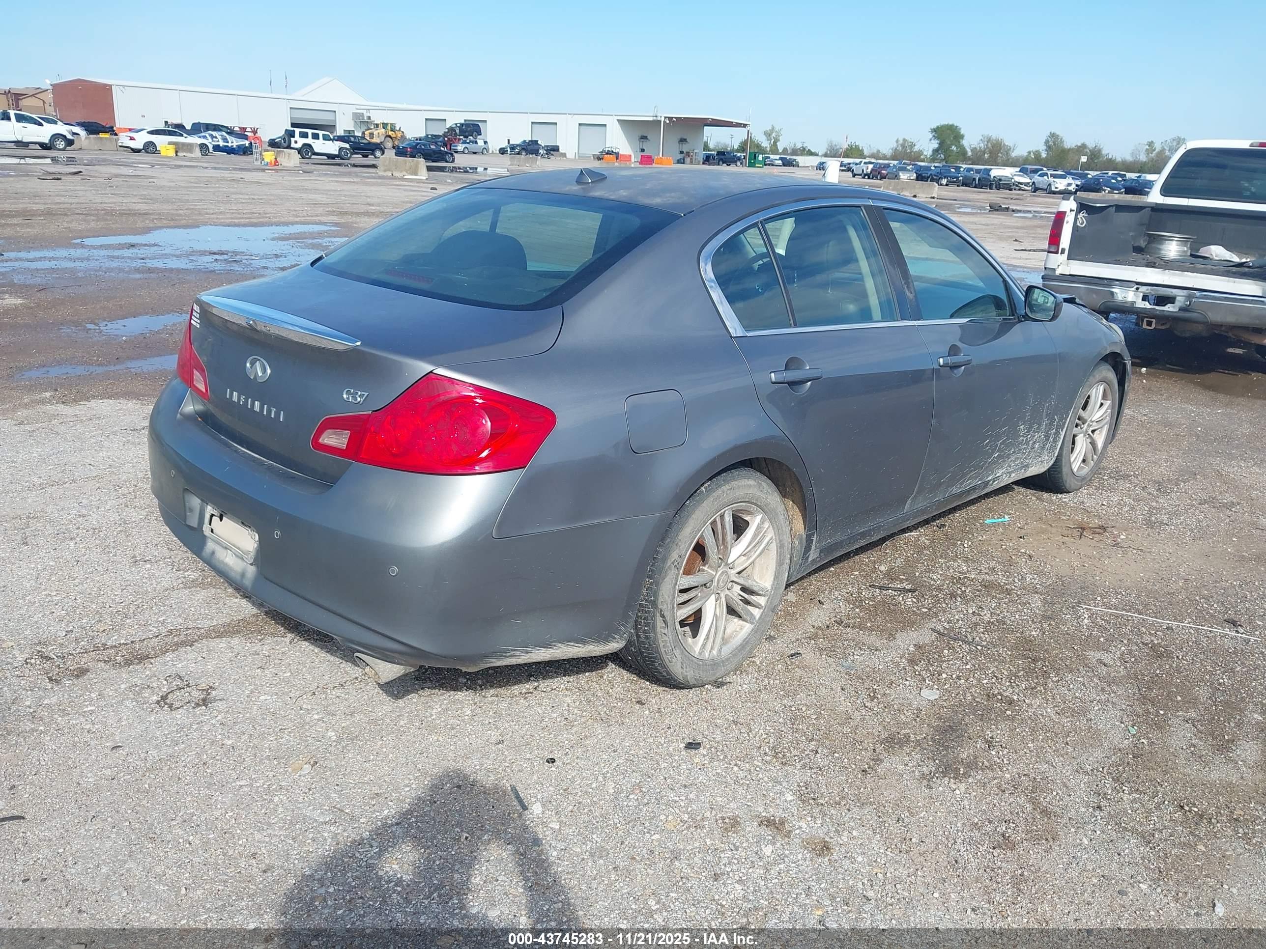 INFINITI G37 image 4