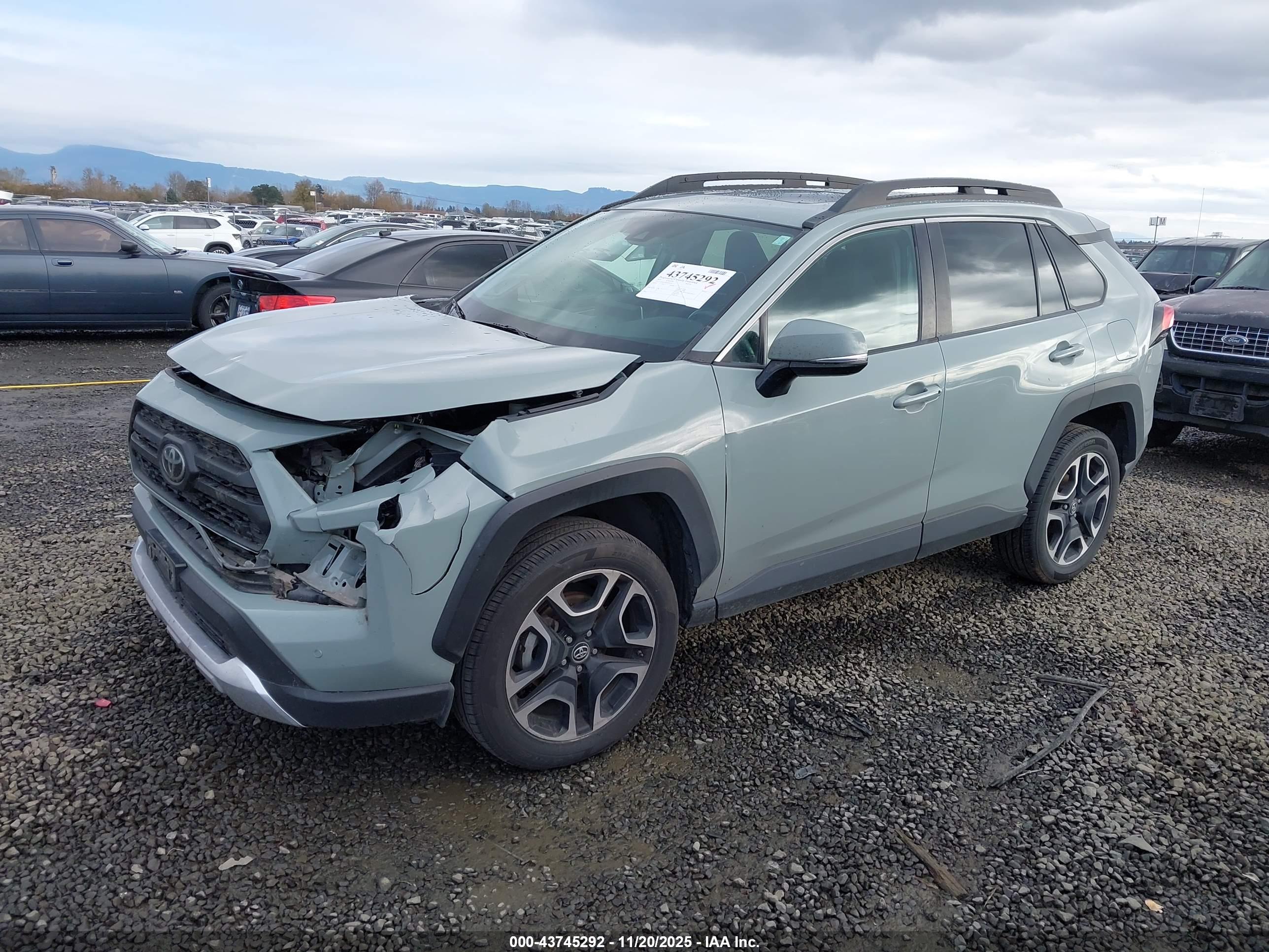 TOYOTA RAV4 image 2