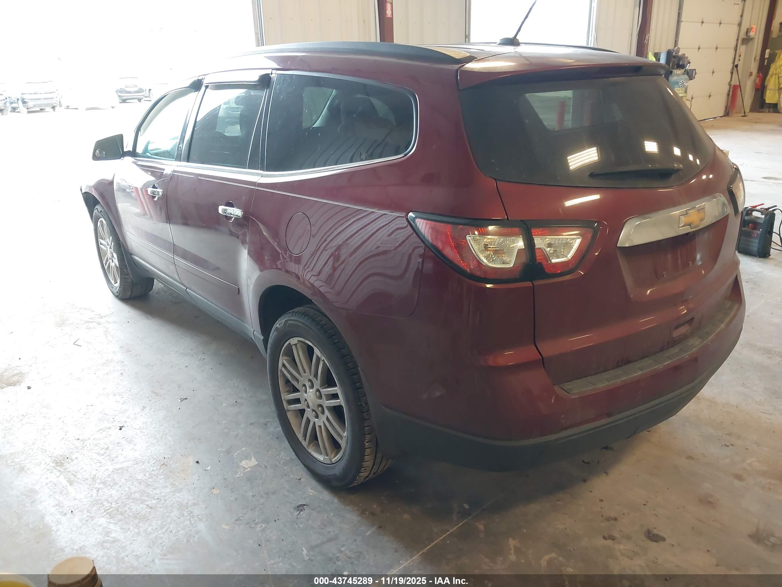 CHEVROLET TRAVERSE image 3