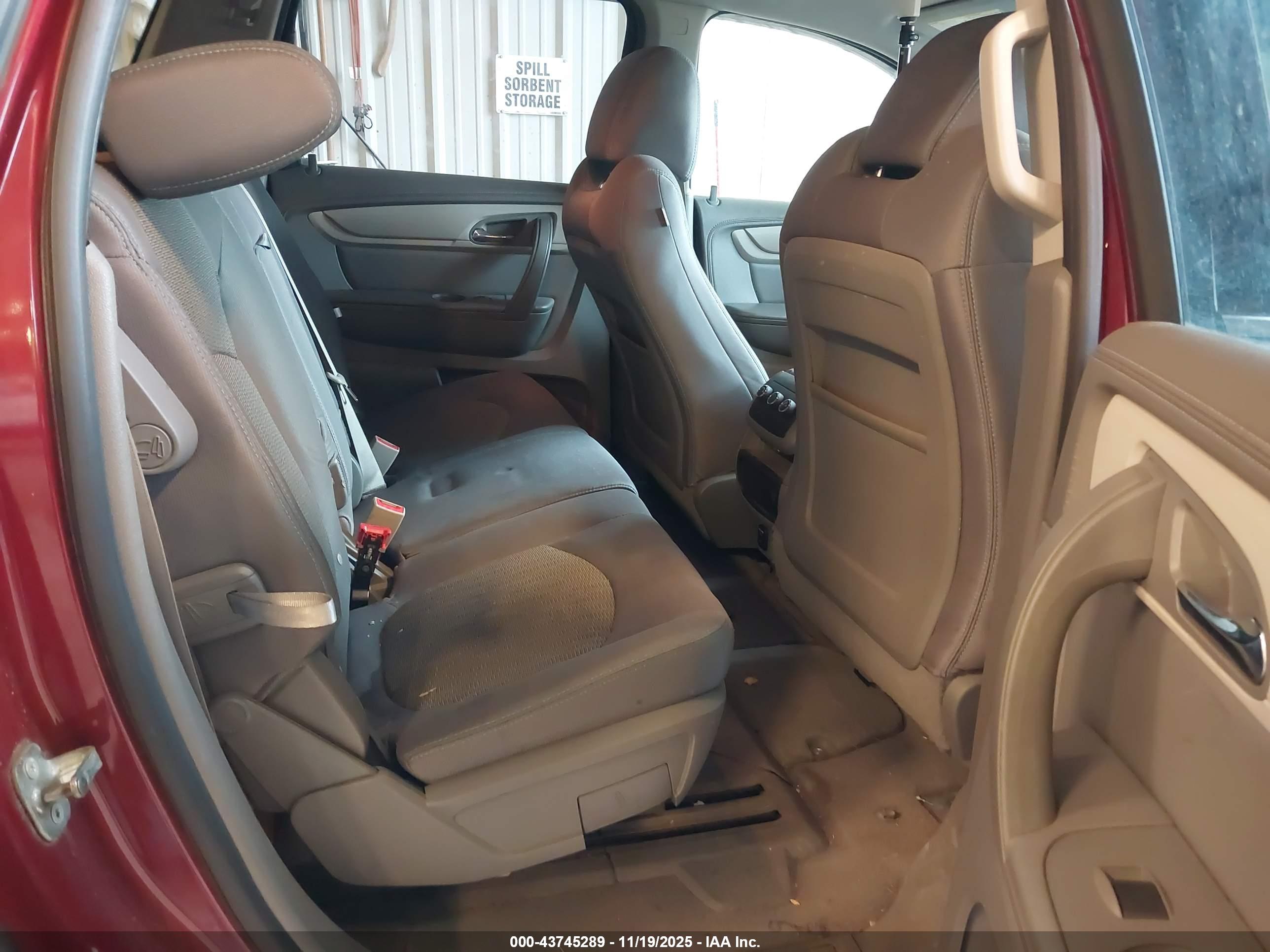 CHEVROLET TRAVERSE image 8