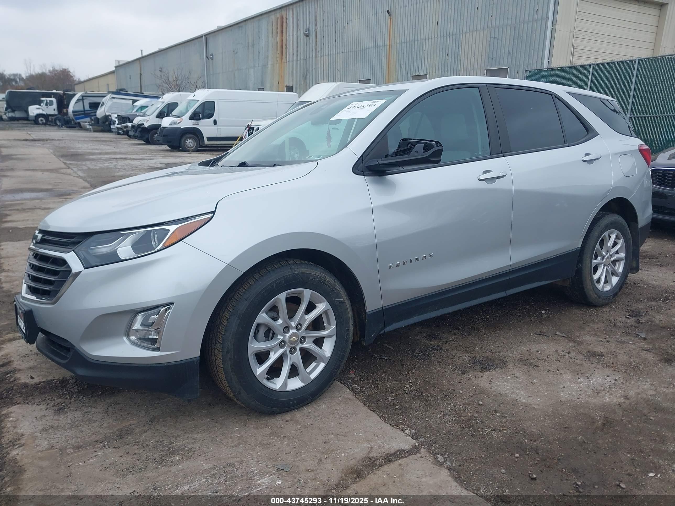 CHEVROLET EQUINOX image 2