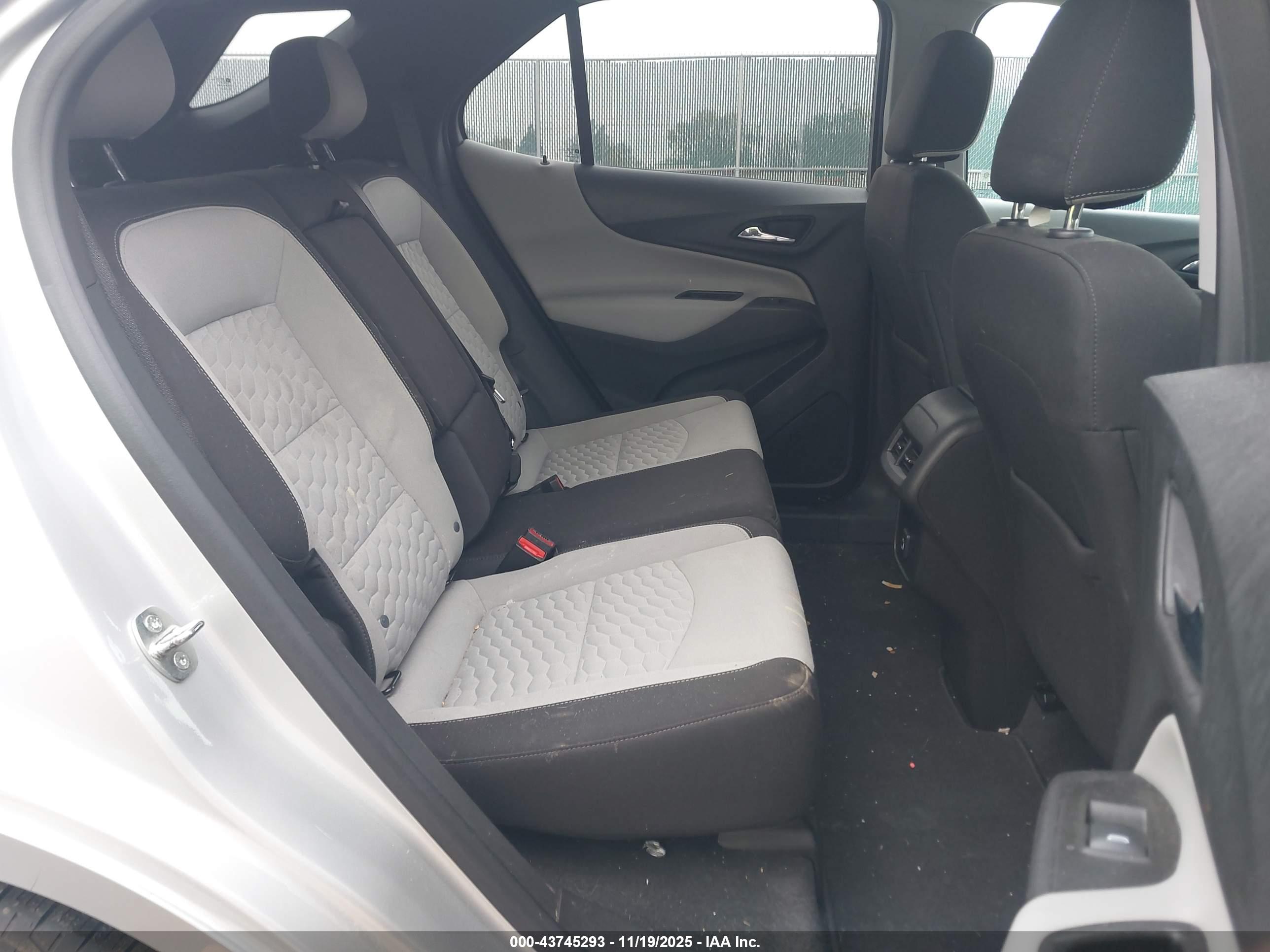 CHEVROLET EQUINOX image 8