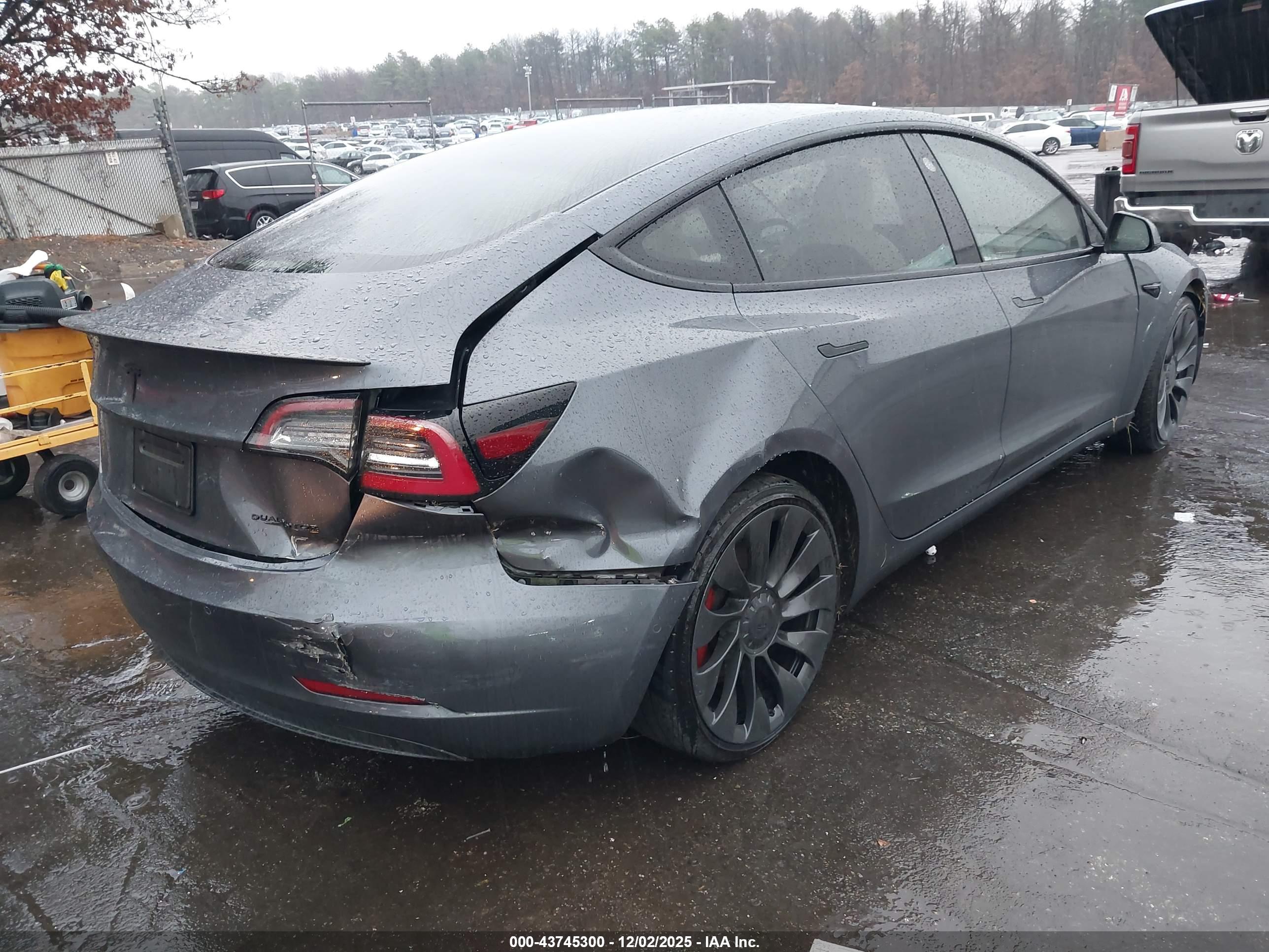 TESLA MODEL image 4