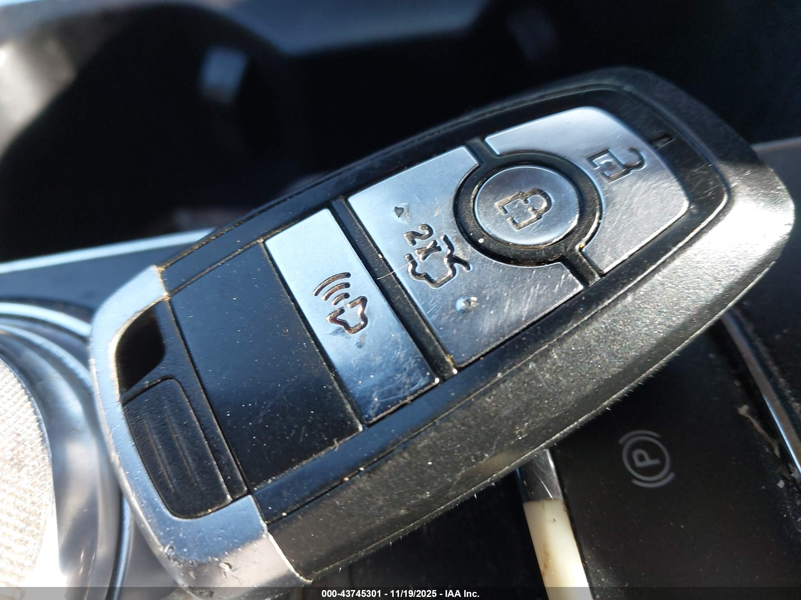 FORD FUSION image 11