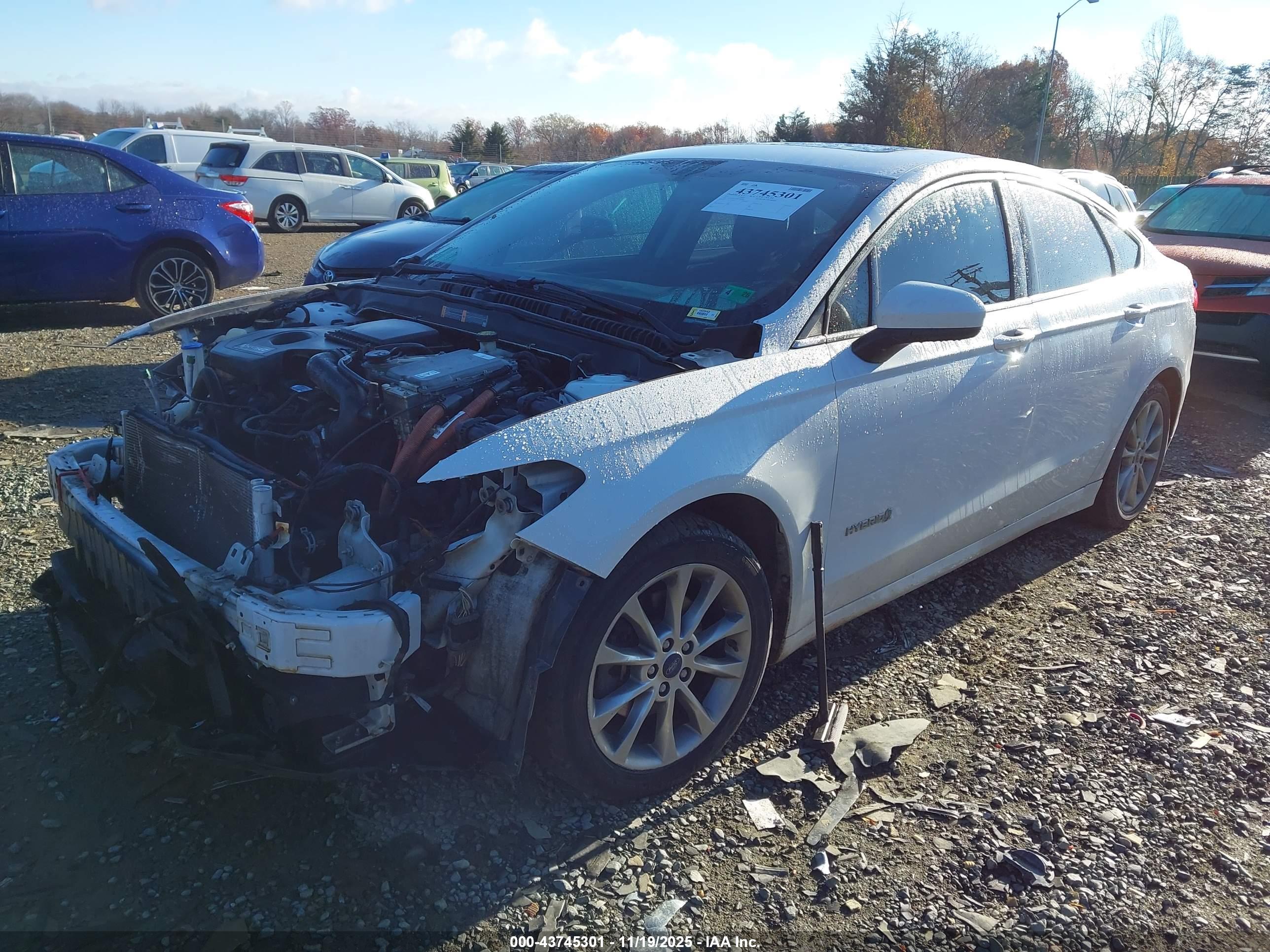 FORD FUSION image 2
