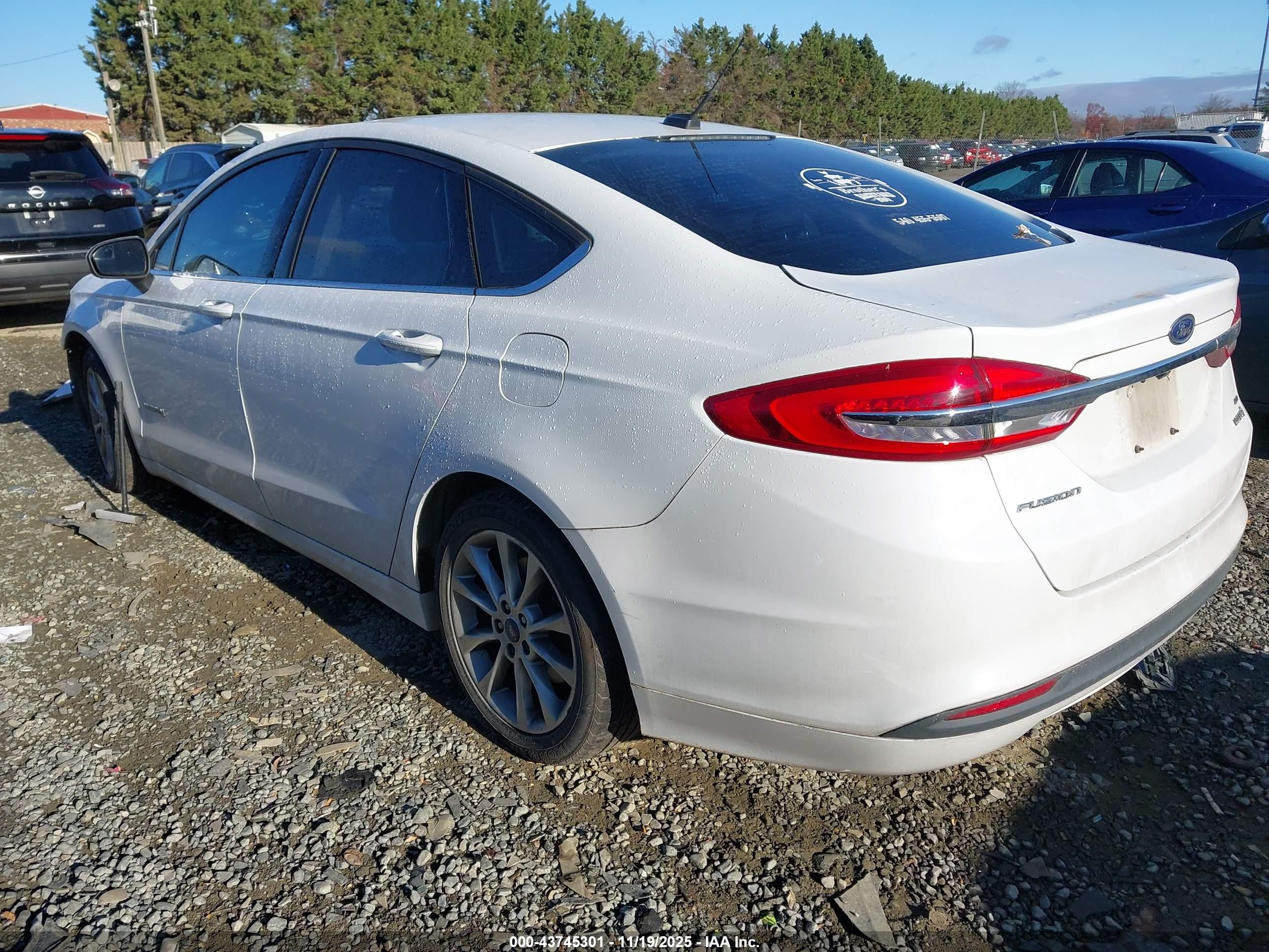 FORD FUSION image 3
