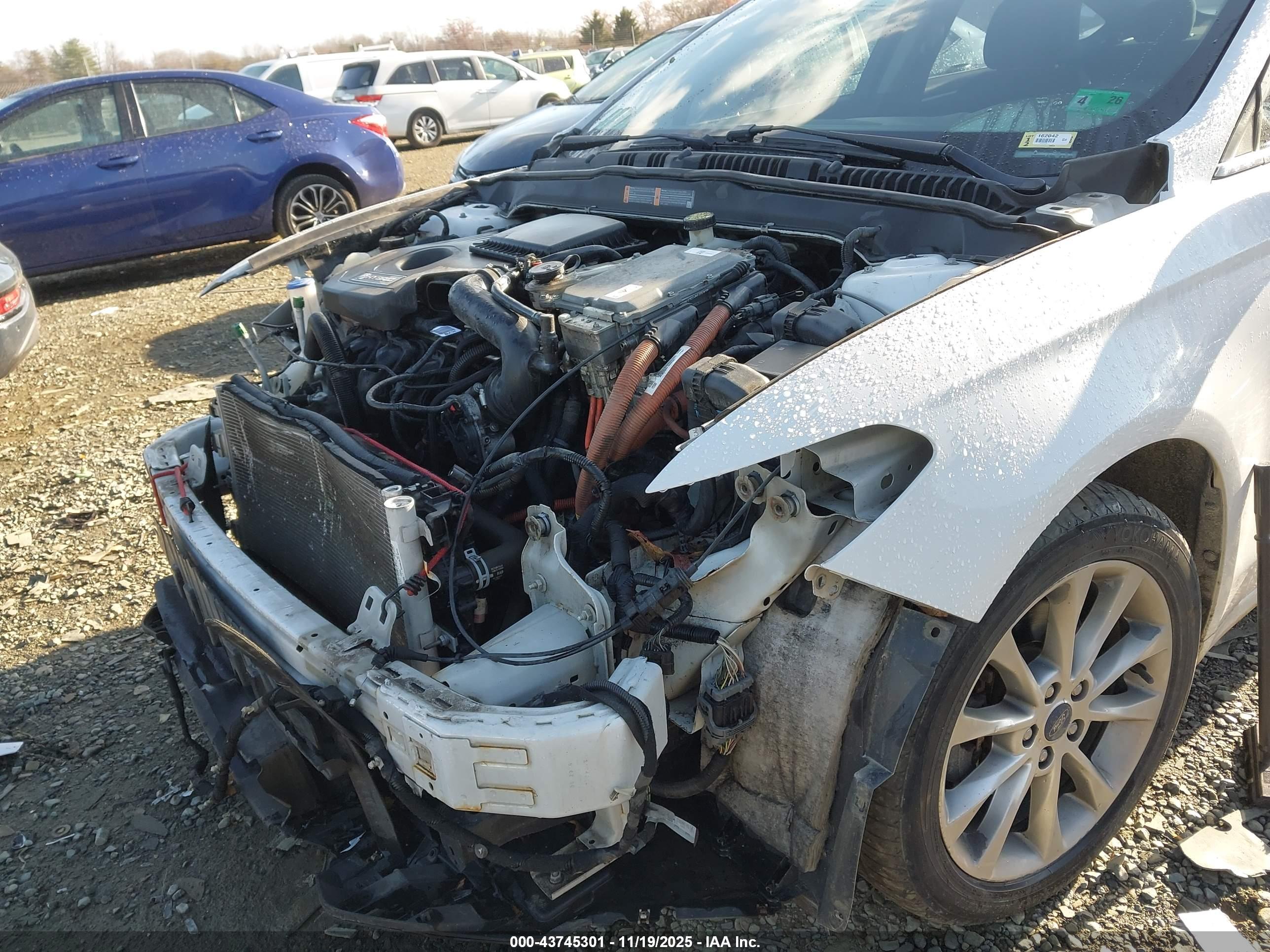 FORD FUSION image 6