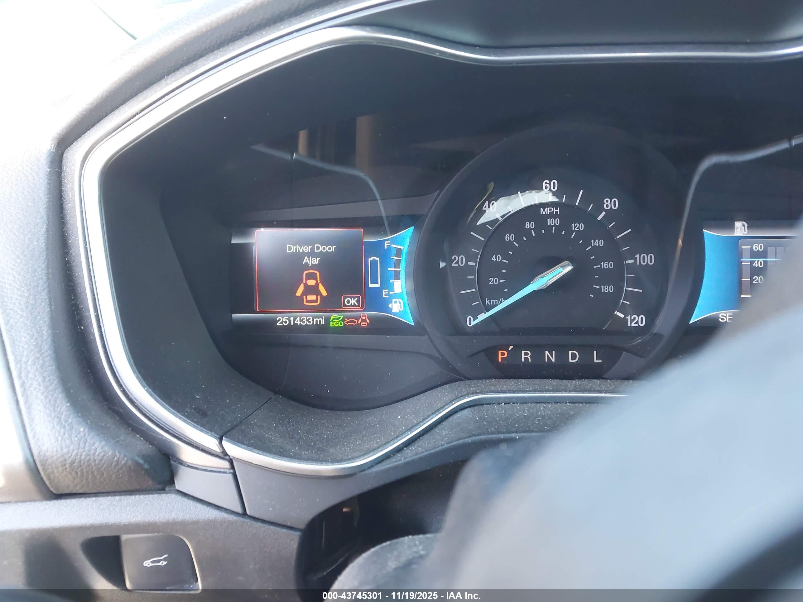 FORD FUSION image 7