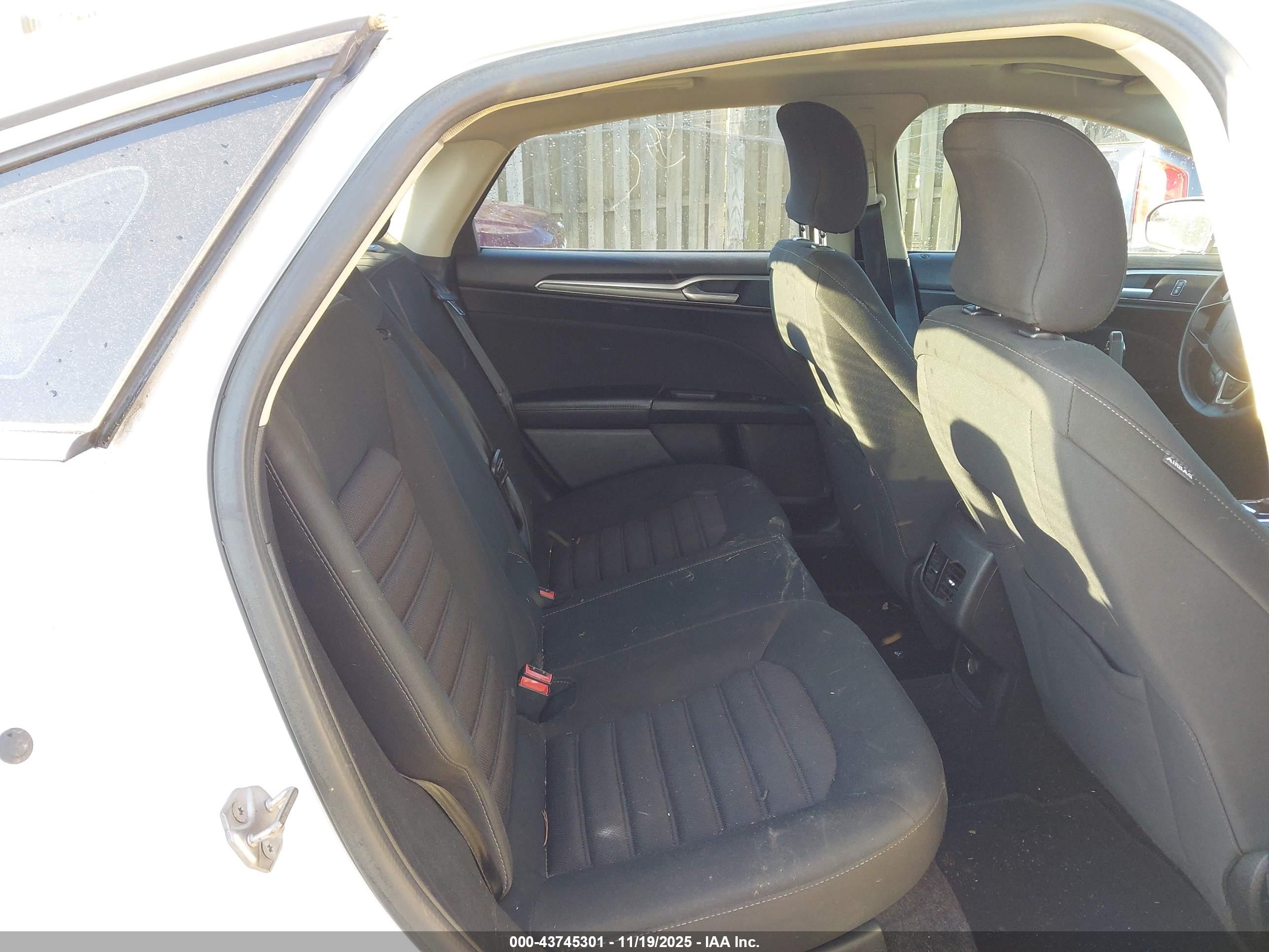 FORD FUSION image 8