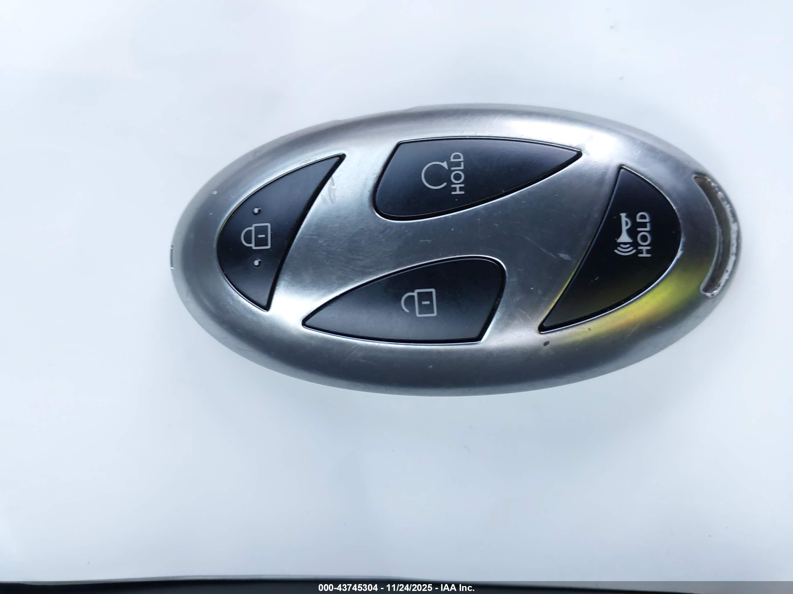 HYUNDAI SANTA image 11