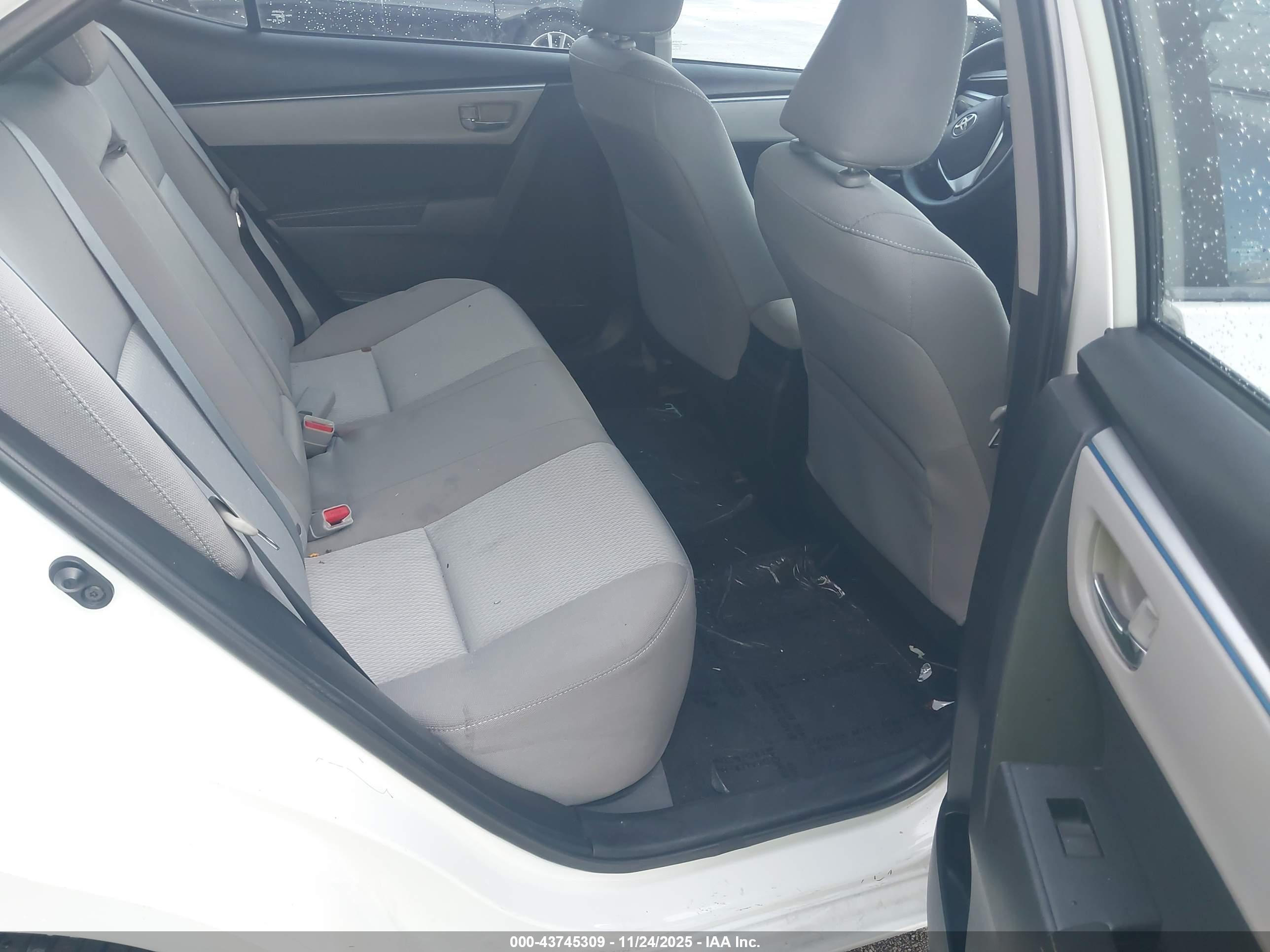 TOYOTA COROLLA image 8
