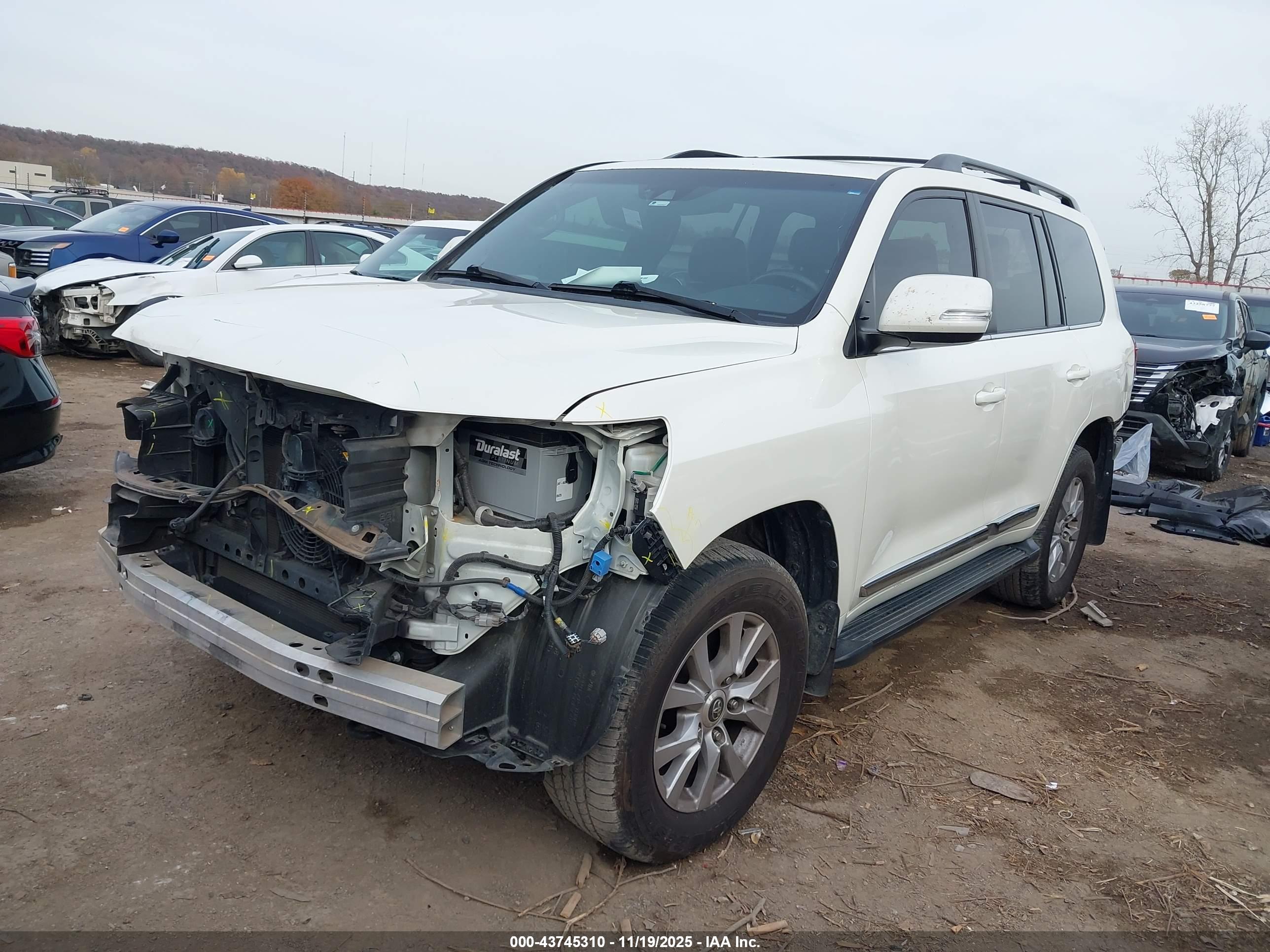 TOYOTA LAND image 2