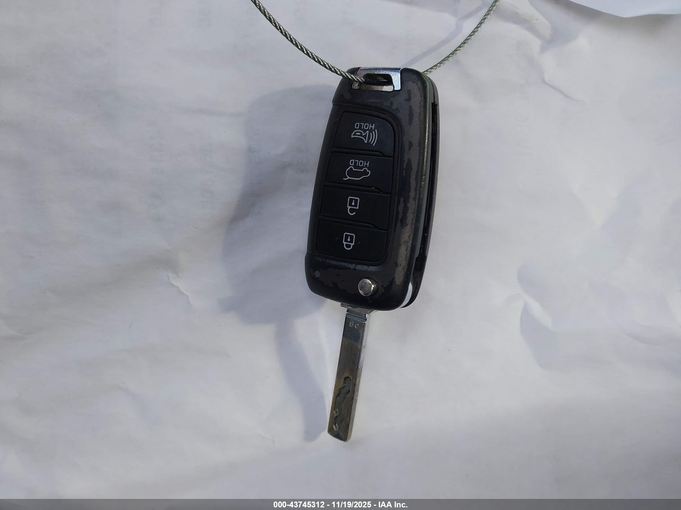HYUNDAI VELOSTER image 11