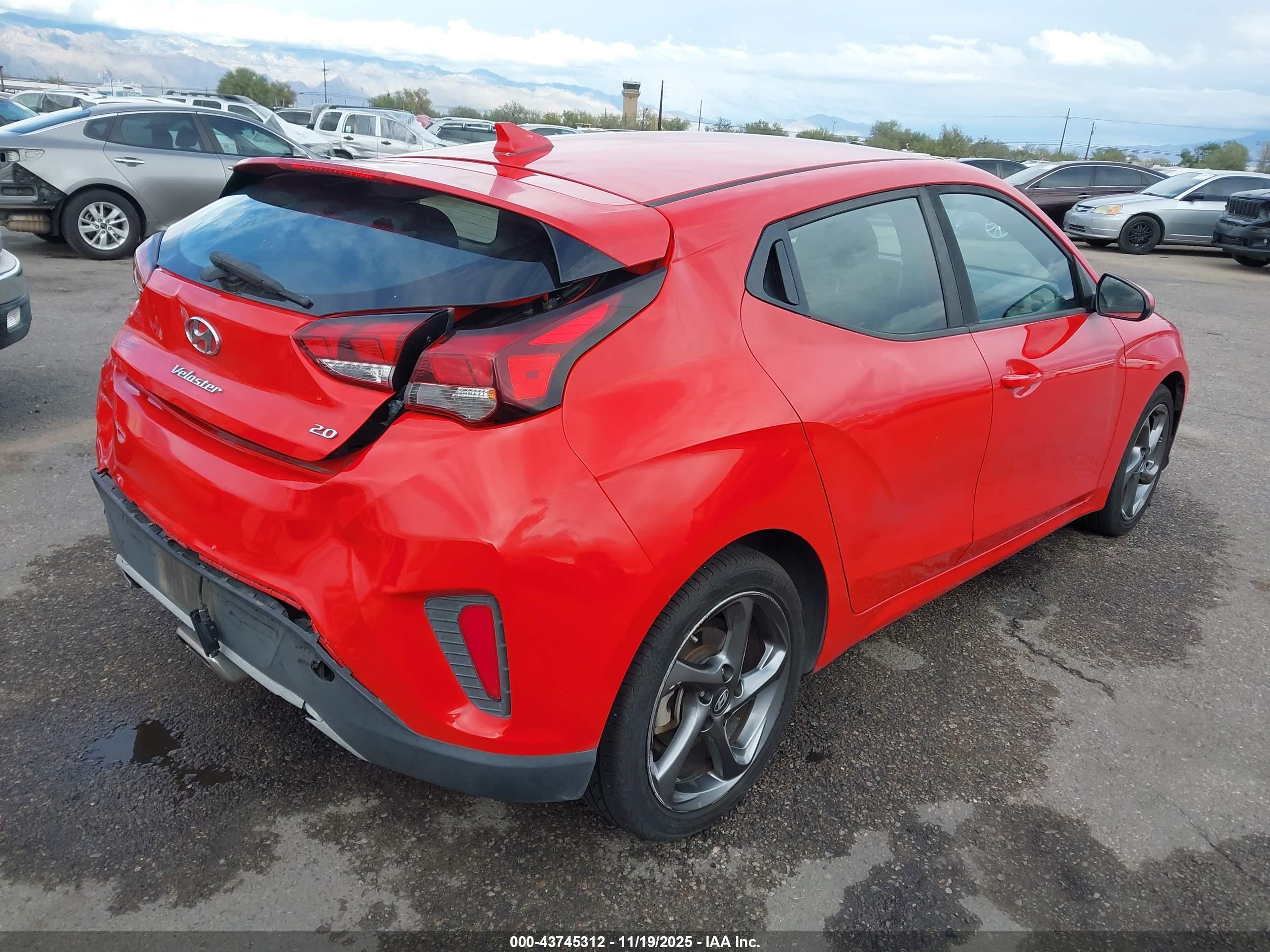 HYUNDAI VELOSTER image 4