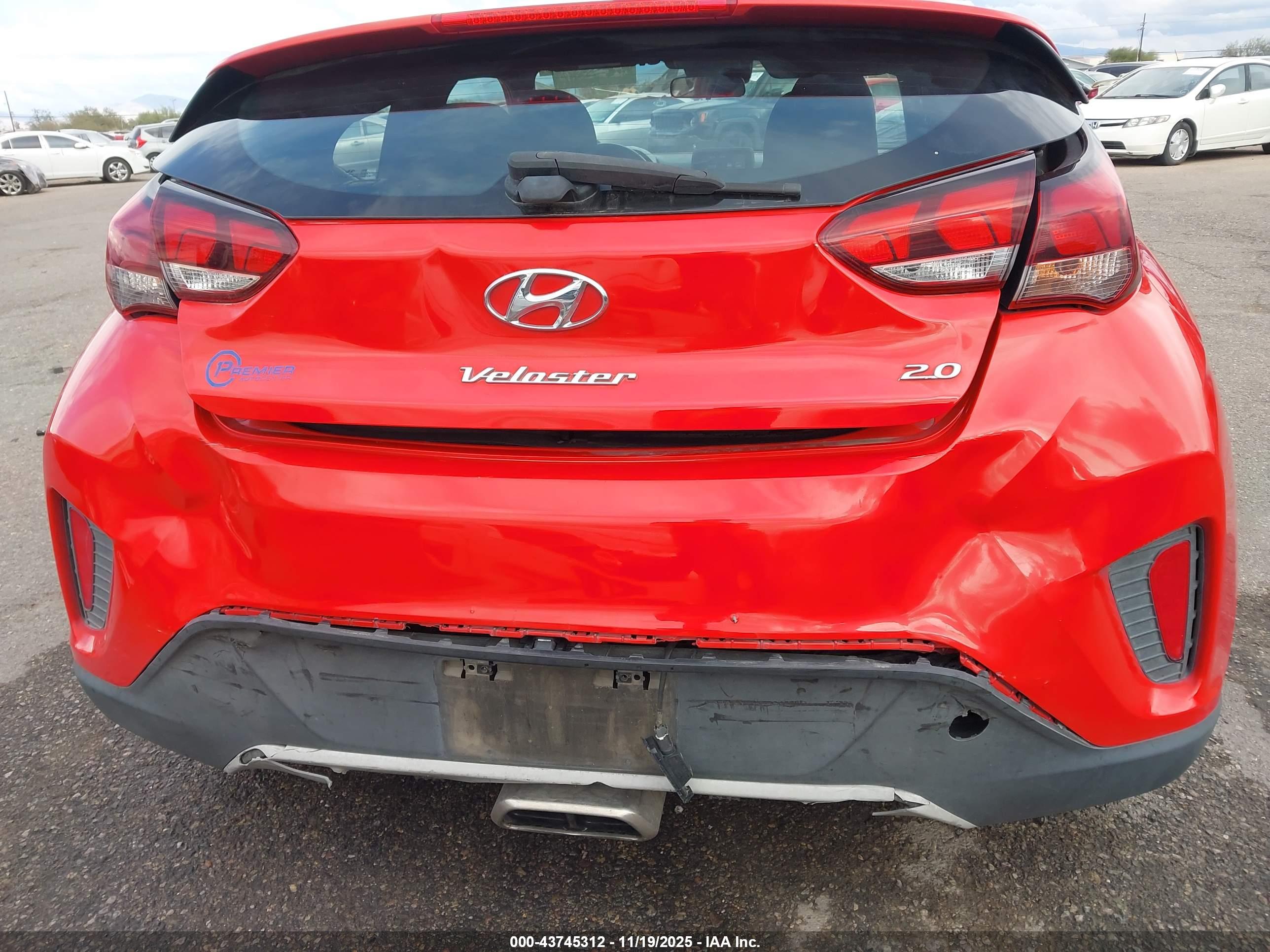 HYUNDAI VELOSTER image 6