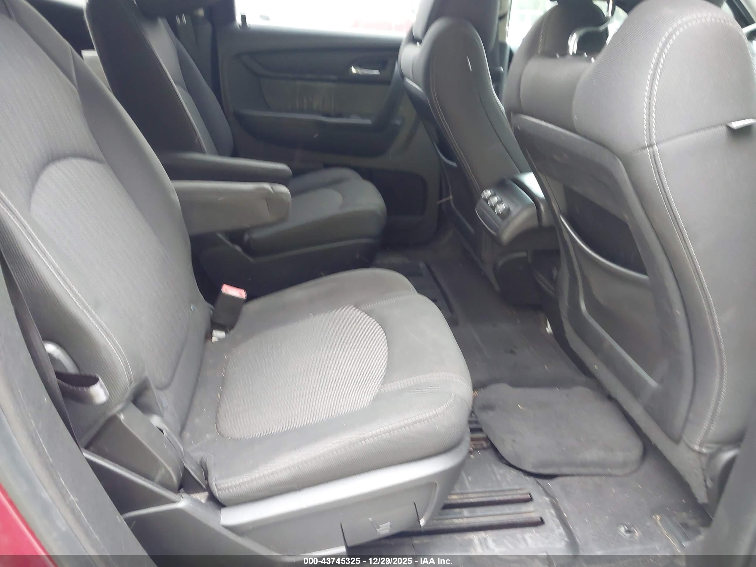 CHEVROLET TRAVERSE image 8