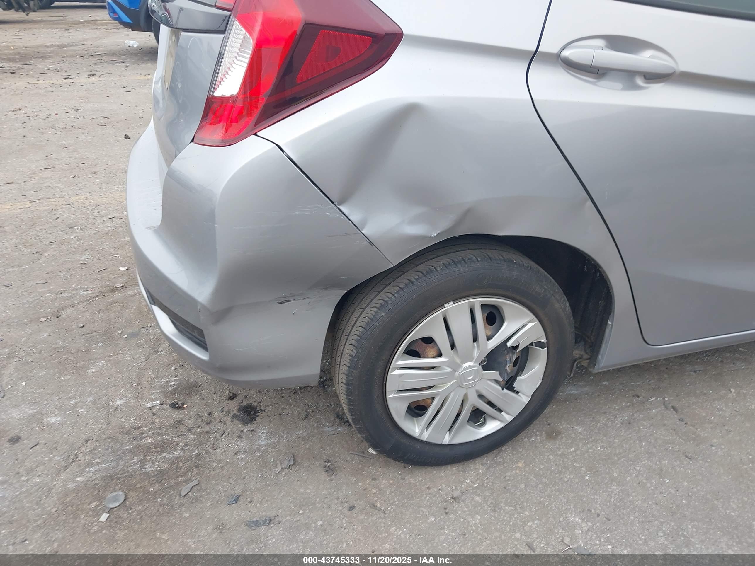 HONDA FIT image 6
