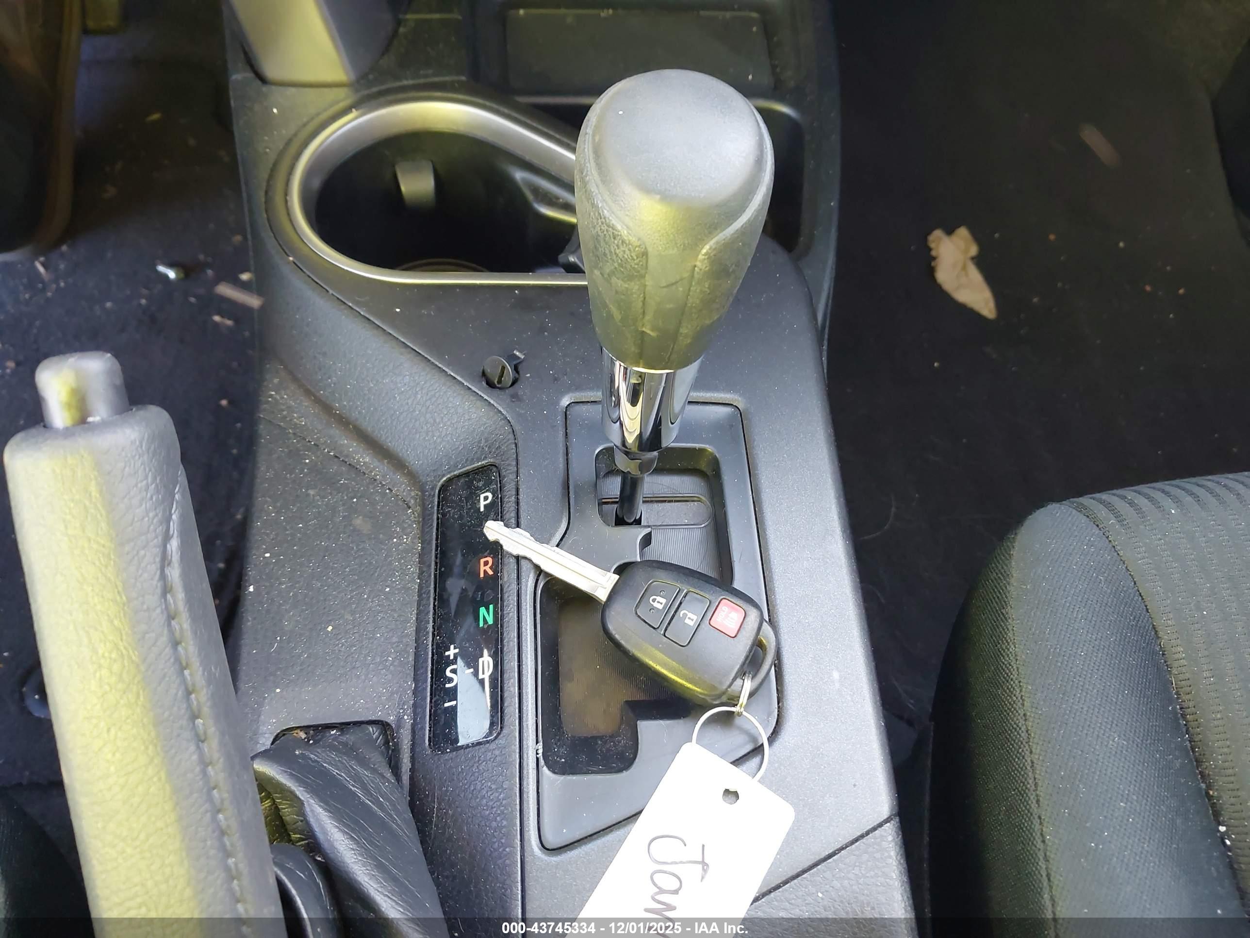 TOYOTA RAV4 image 11