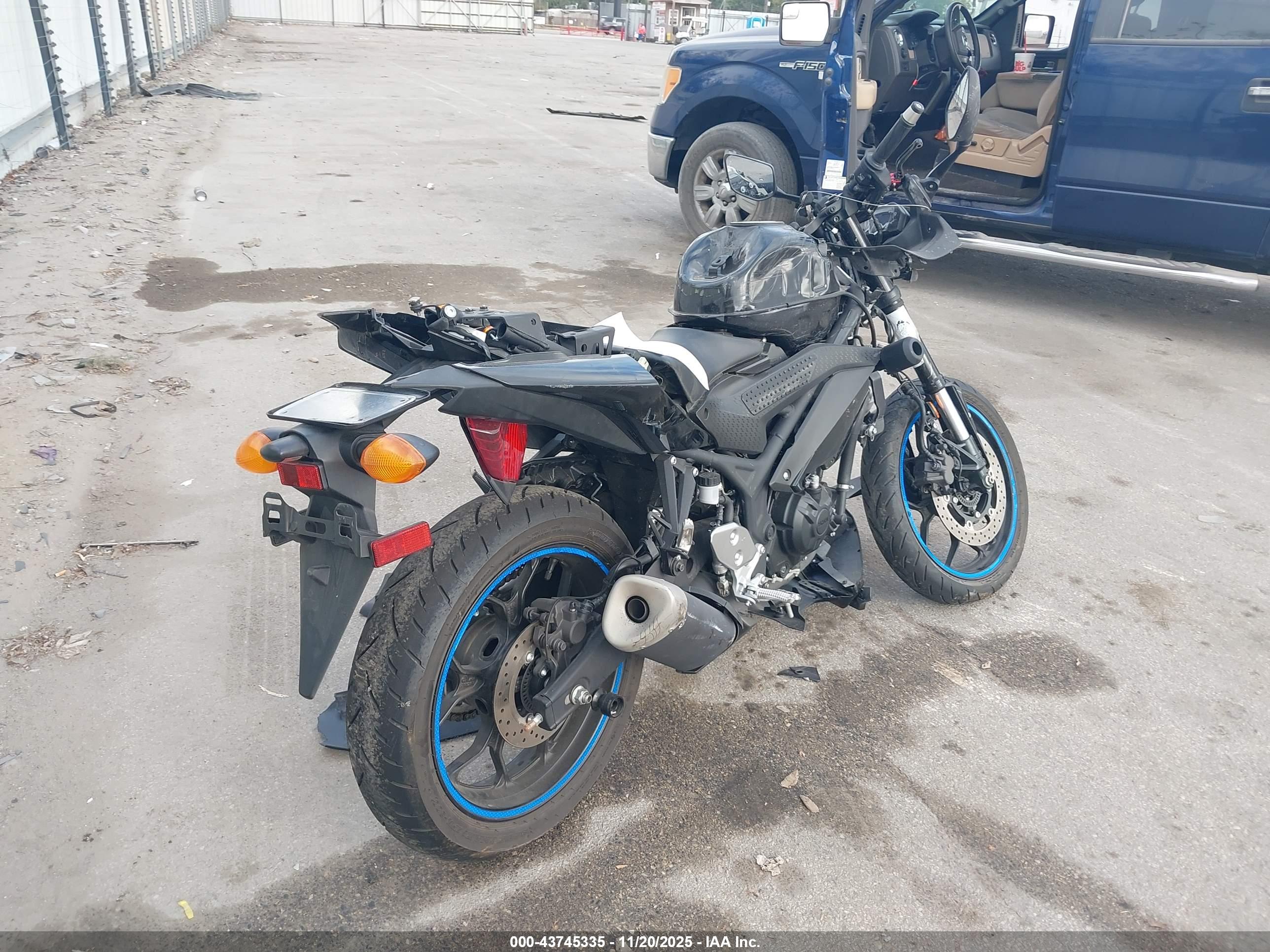 YAMAHA YZFR3 image 4