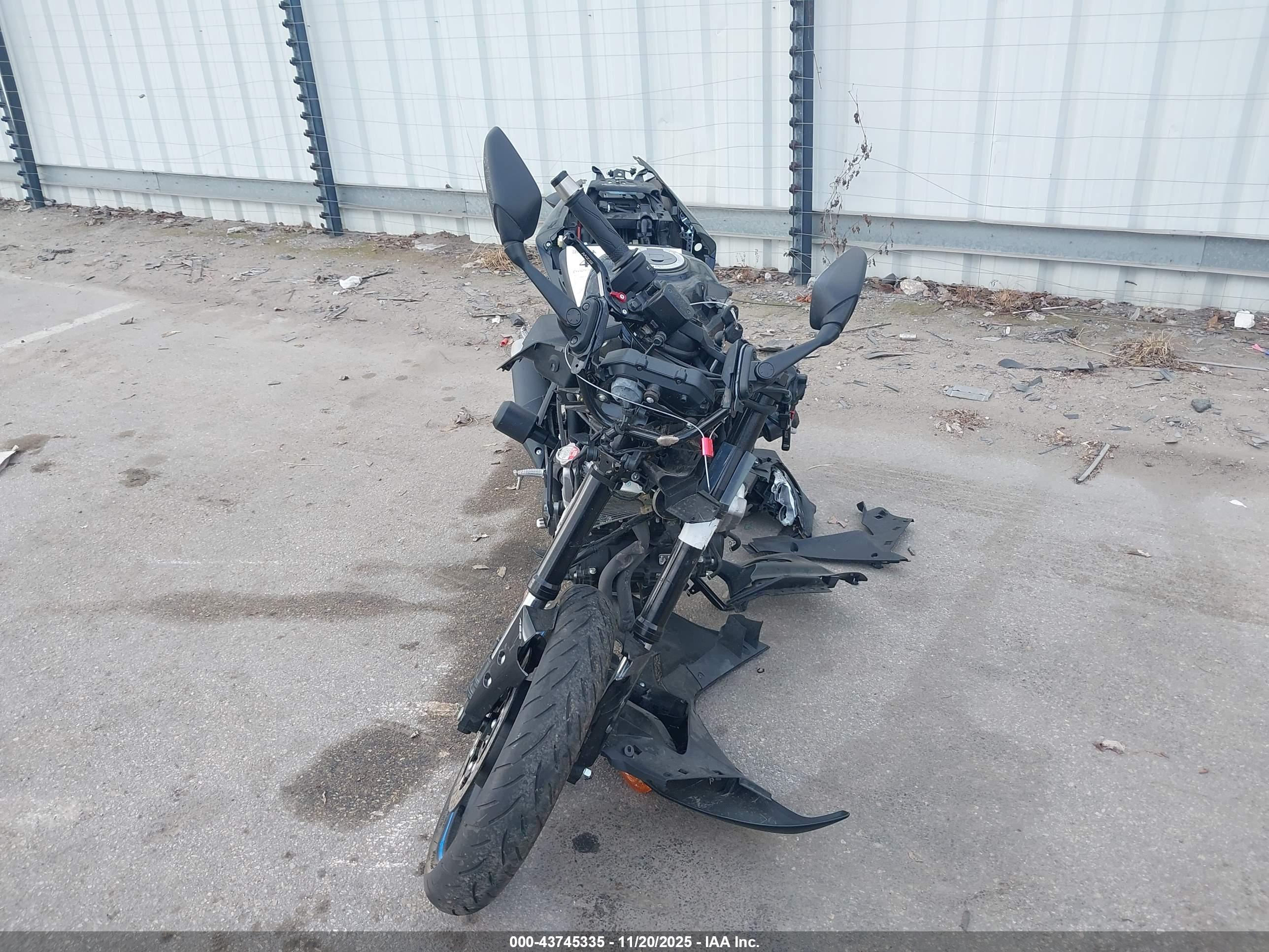 YAMAHA YZFR3 image 5