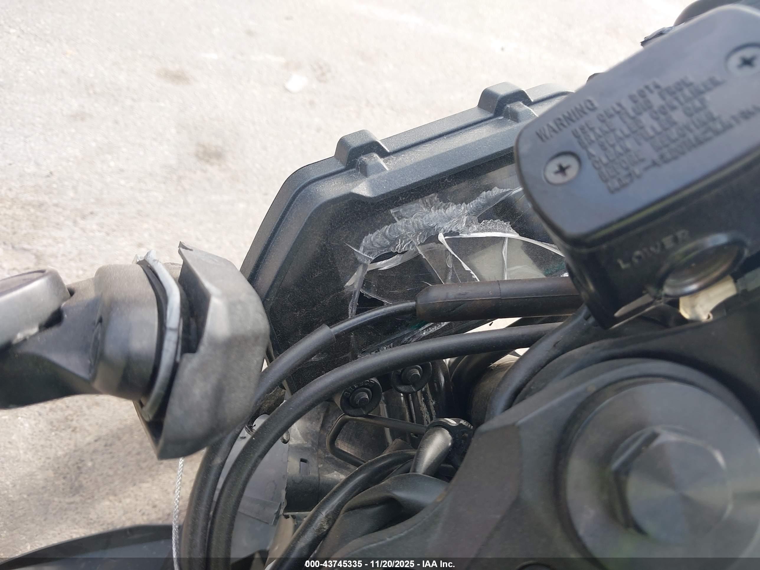 YAMAHA YZFR3 image 7
