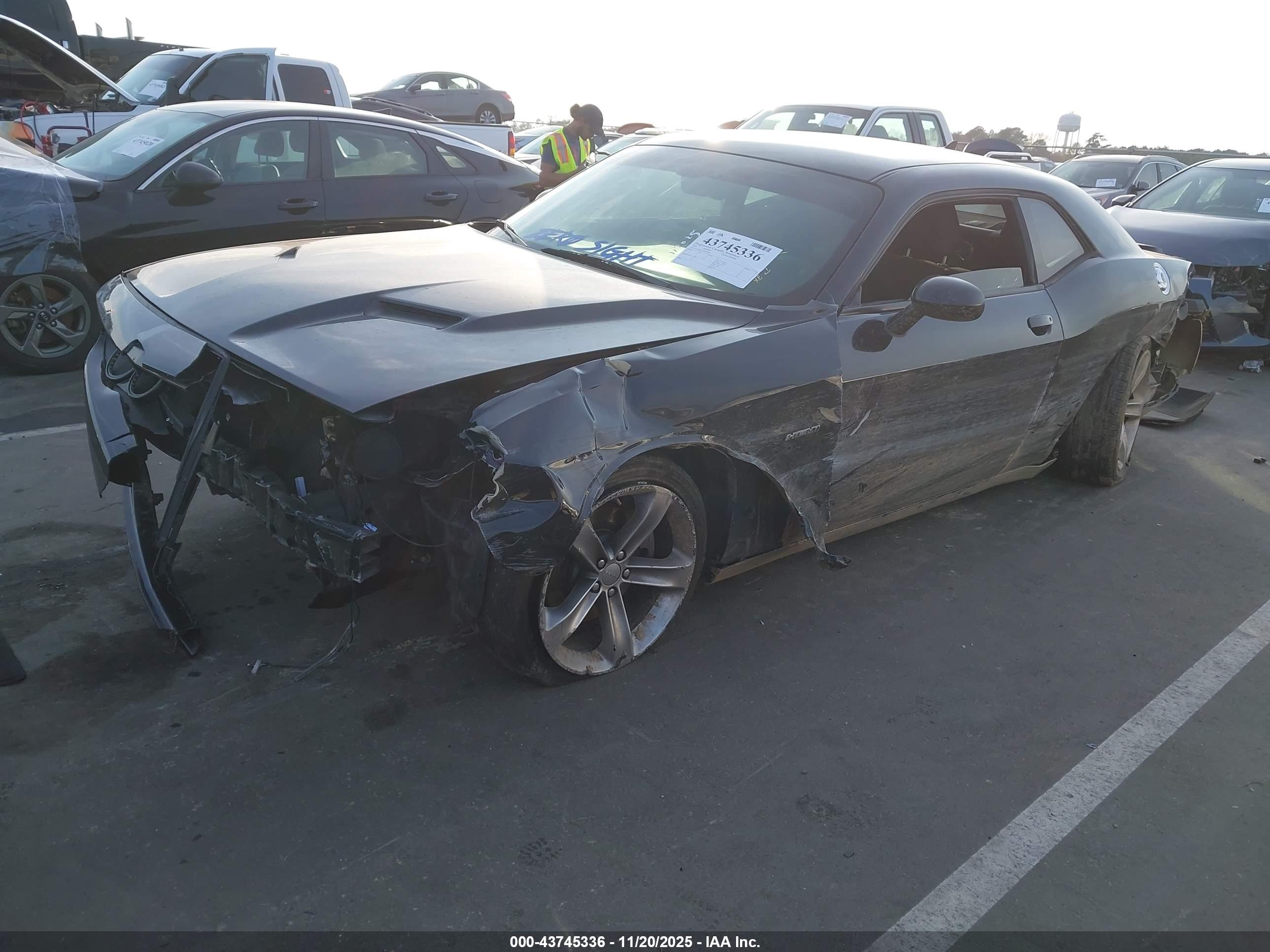 DODGE CHALLENGER image 2
