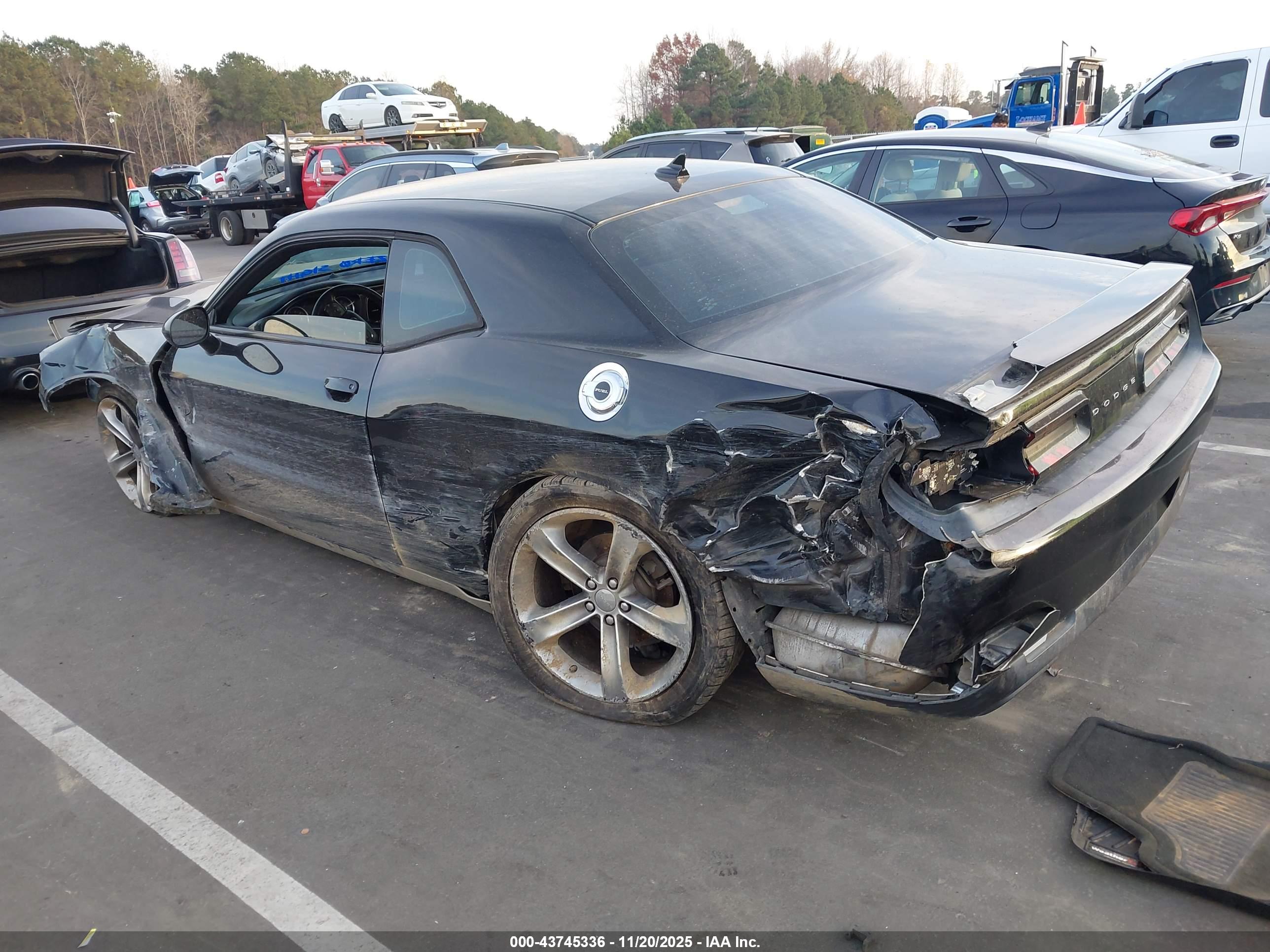 DODGE CHALLENGER image 3